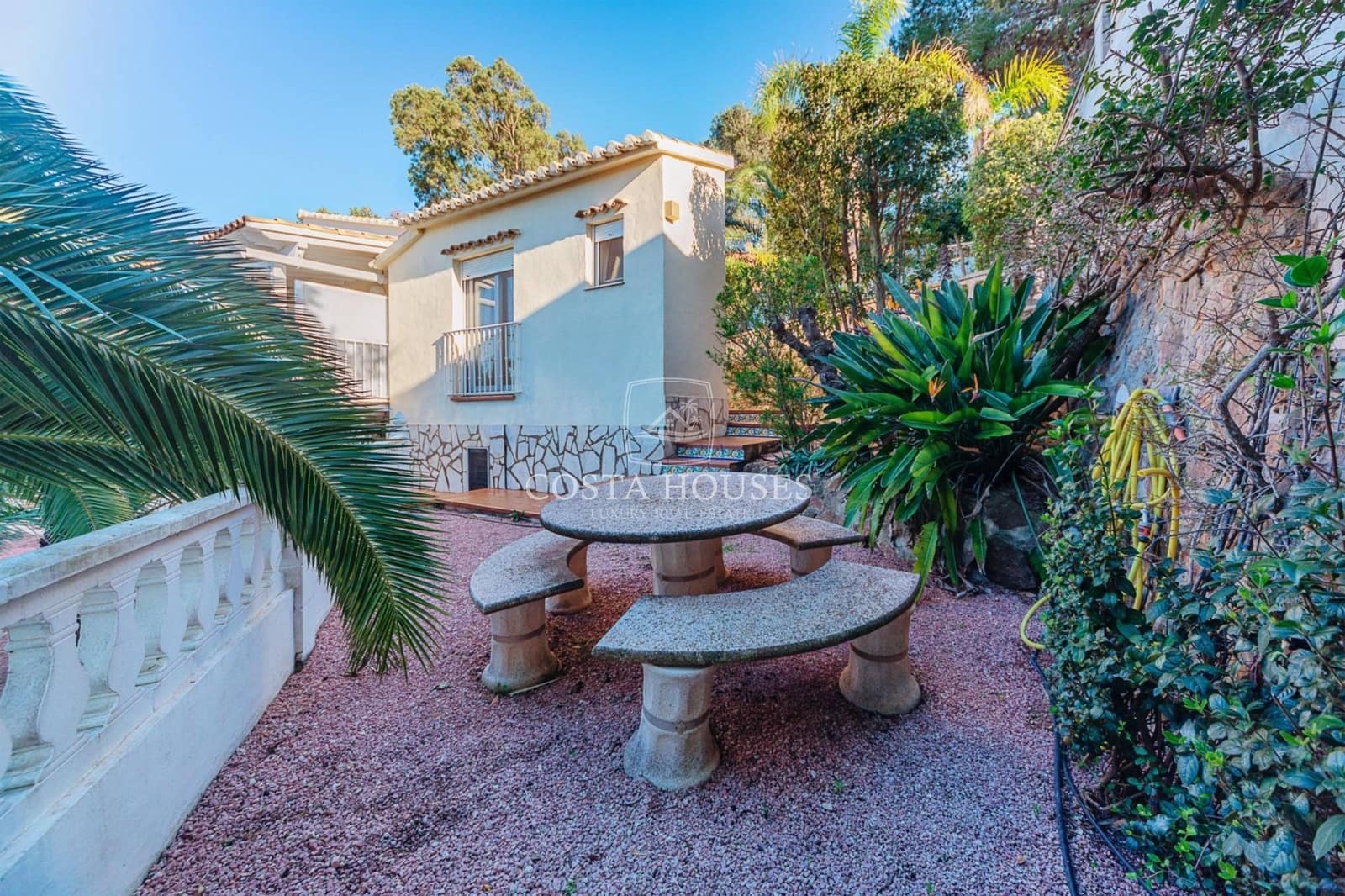 6 bedroom Villa for sale in Denia with pool garage - € 1,145,000 (Ref: 8979076)