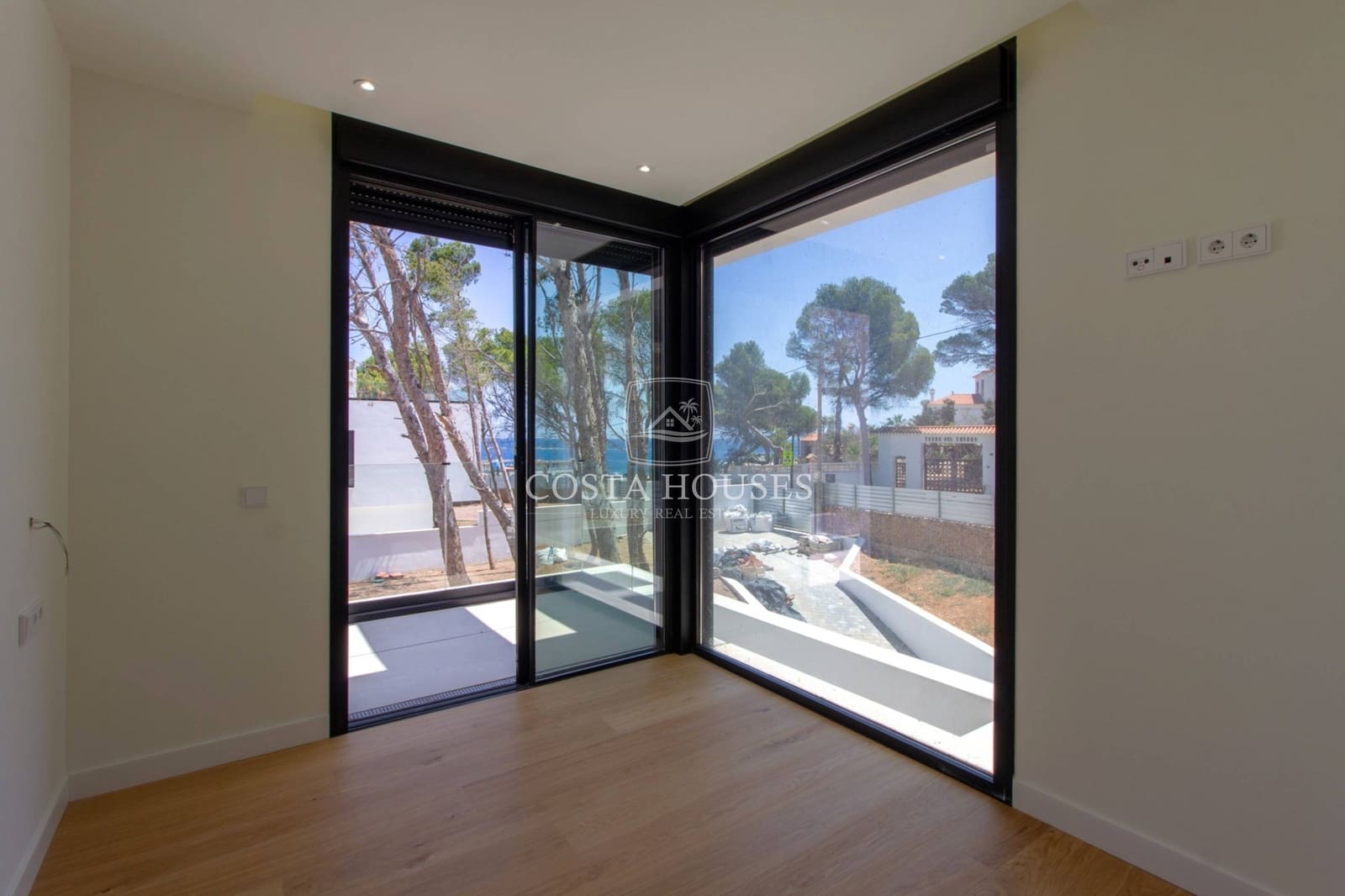 4 soveværelse Villa til salg i Denia med swimmingpool garage - € 2.400.000 (Ref: 9005991)