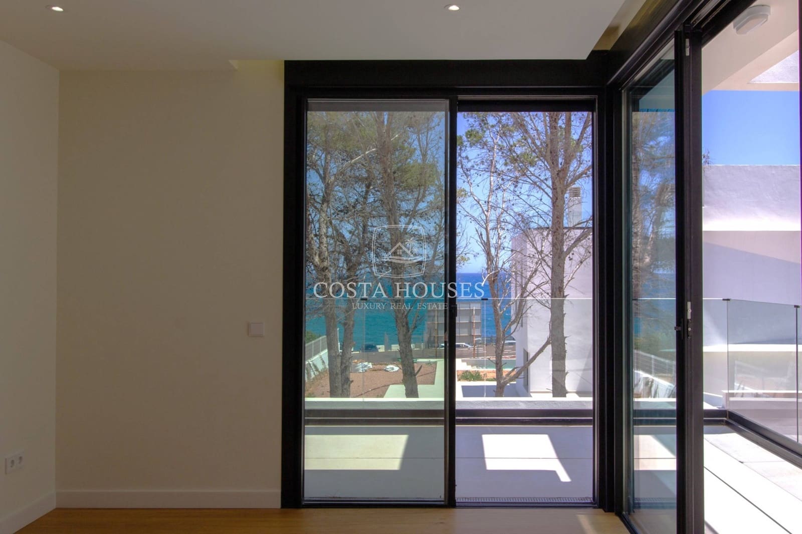 4 soveværelse Villa til salg i Denia med swimmingpool garage - € 2.400.000 (Ref: 9005991)