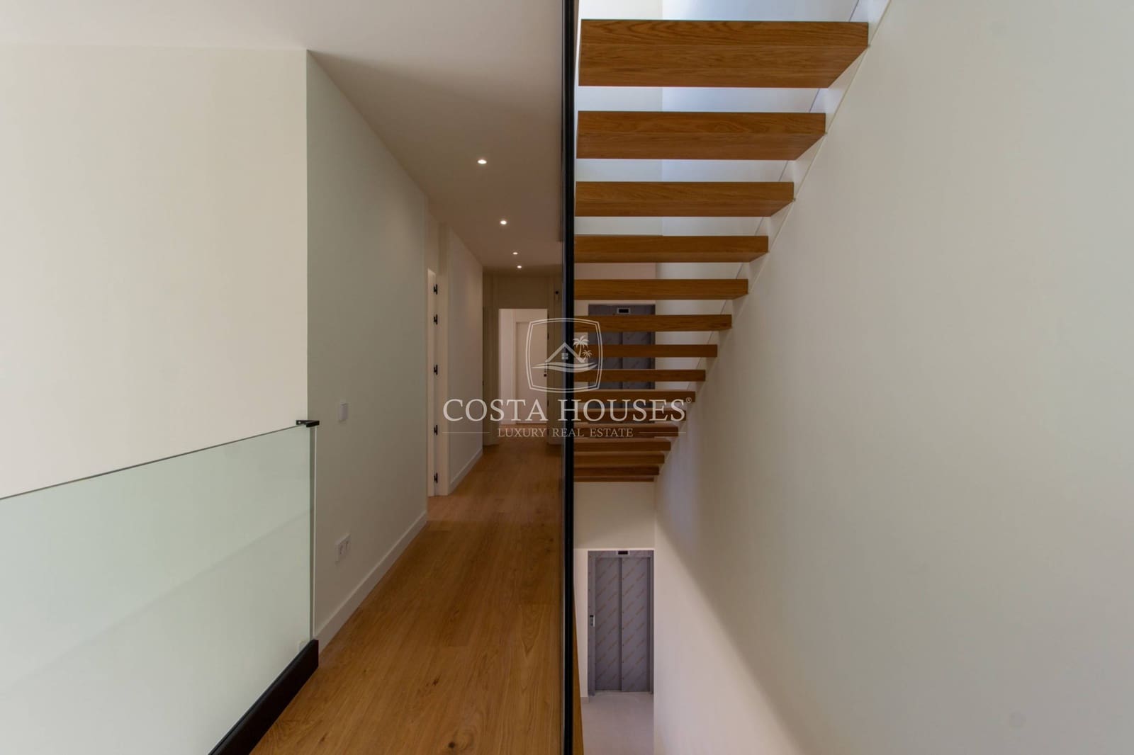 4 soveværelse Villa til salg i Denia med swimmingpool garage - € 2.400.000 (Ref: 9005991)