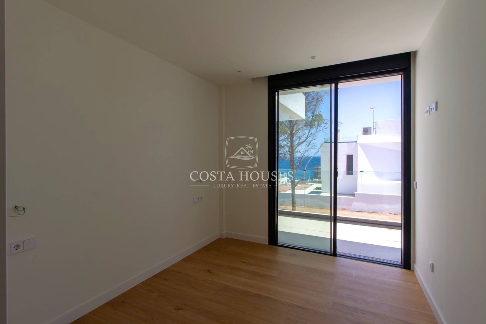 4 soveværelse Villa til salg i Denia med swimmingpool garage - € 2.400.000 (Ref: 9005991)