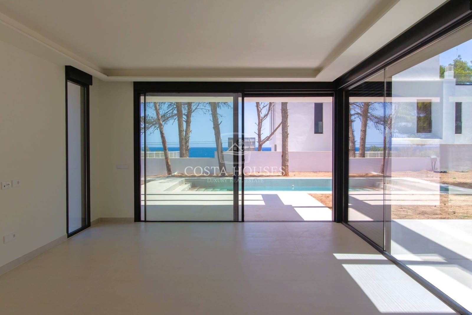 4 soveværelse Villa til salg i Denia med swimmingpool garage - € 2.400.000 (Ref: 9005991)