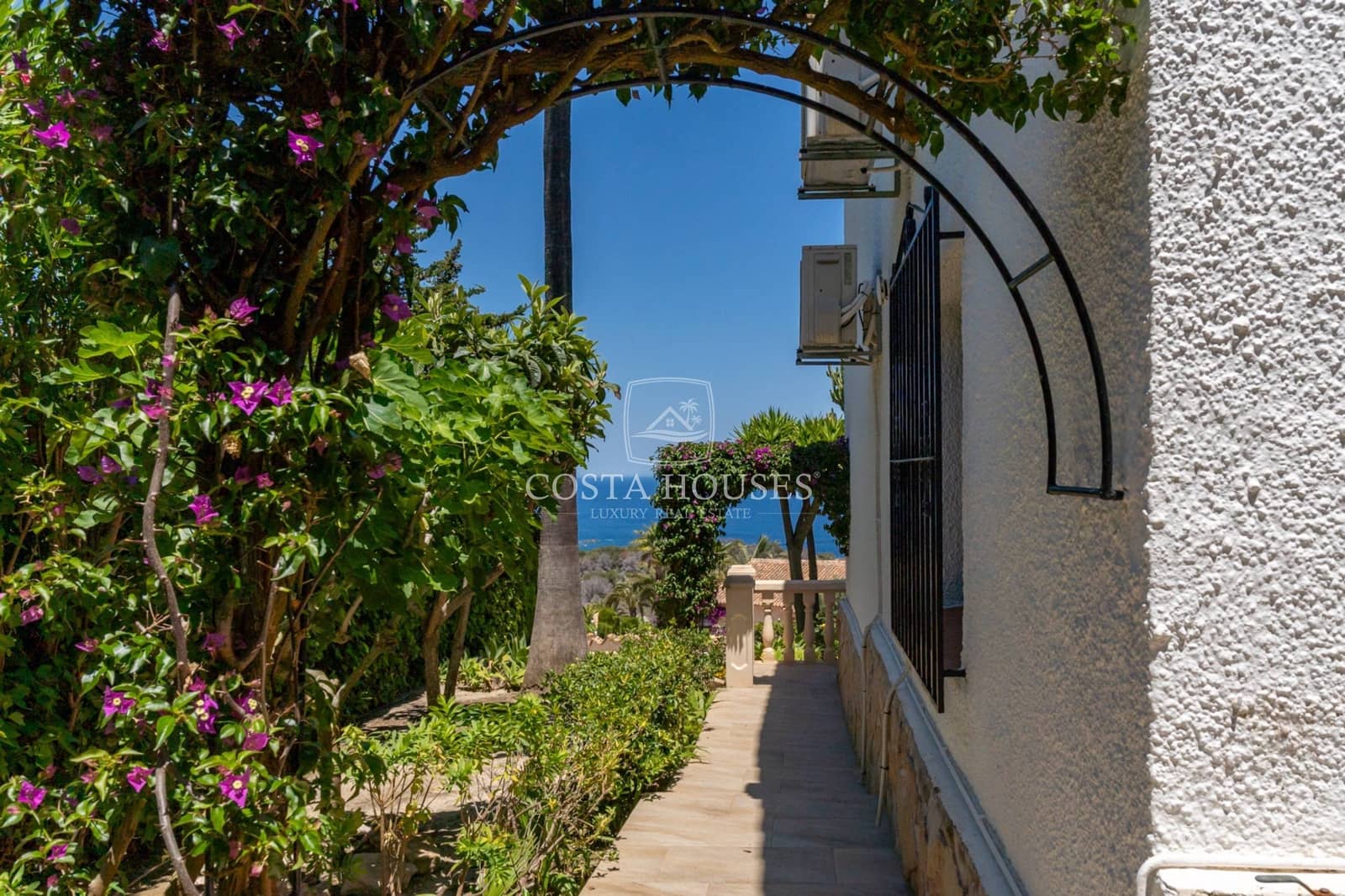 4 soveværelse Villa til salg i Javea / Xabia med swimmingpool garage - € 1.395.000 (Ref: 9060348)