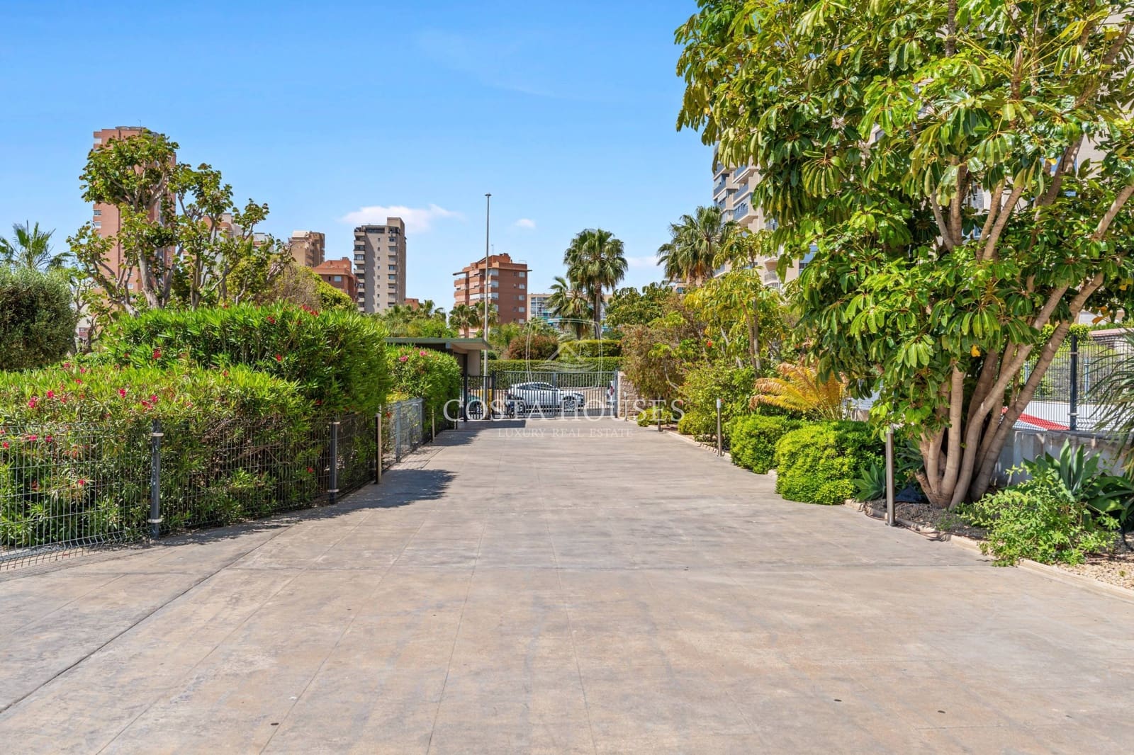 3 soverom Penthouse til salgs i Benidorm med svømmebasseng garasje - € 690 000 (Ref: 9065134)