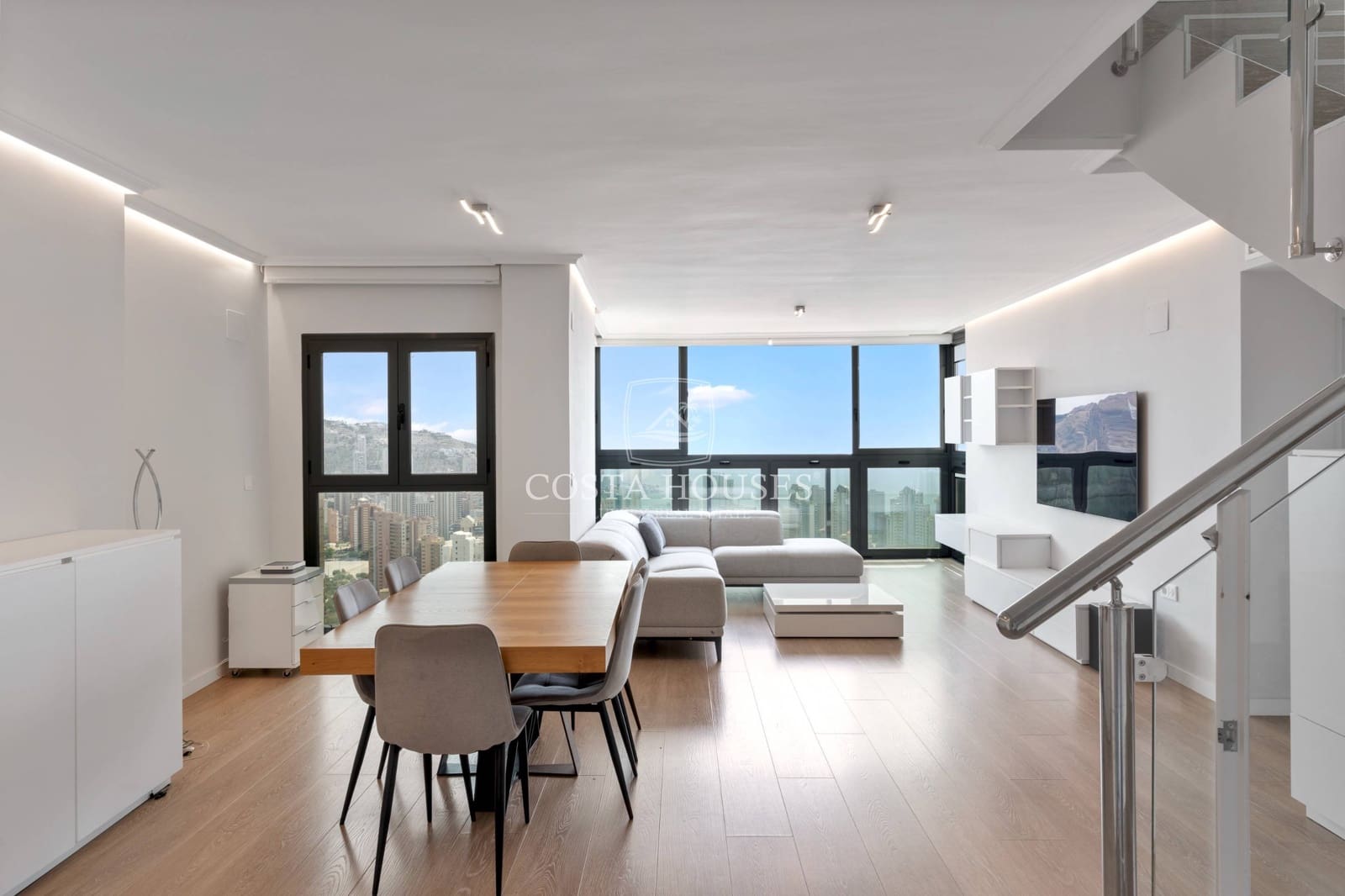 3 soverom Penthouse til salgs i Benidorm med svømmebasseng garasje - € 690 000 (Ref: 9065134)