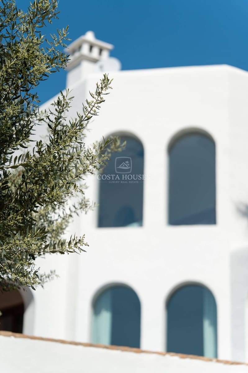 3 bedroom Villa for sale in Moraira with pool garage - € 1,995,000 (Ref: 9075026)