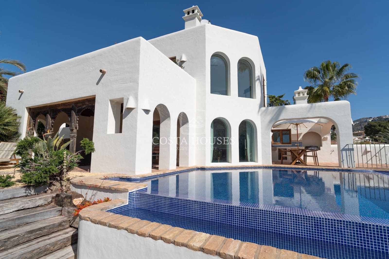 3 bedroom Villa for sale in Moraira with pool garage - € 1,995,000 (Ref: 9075026)