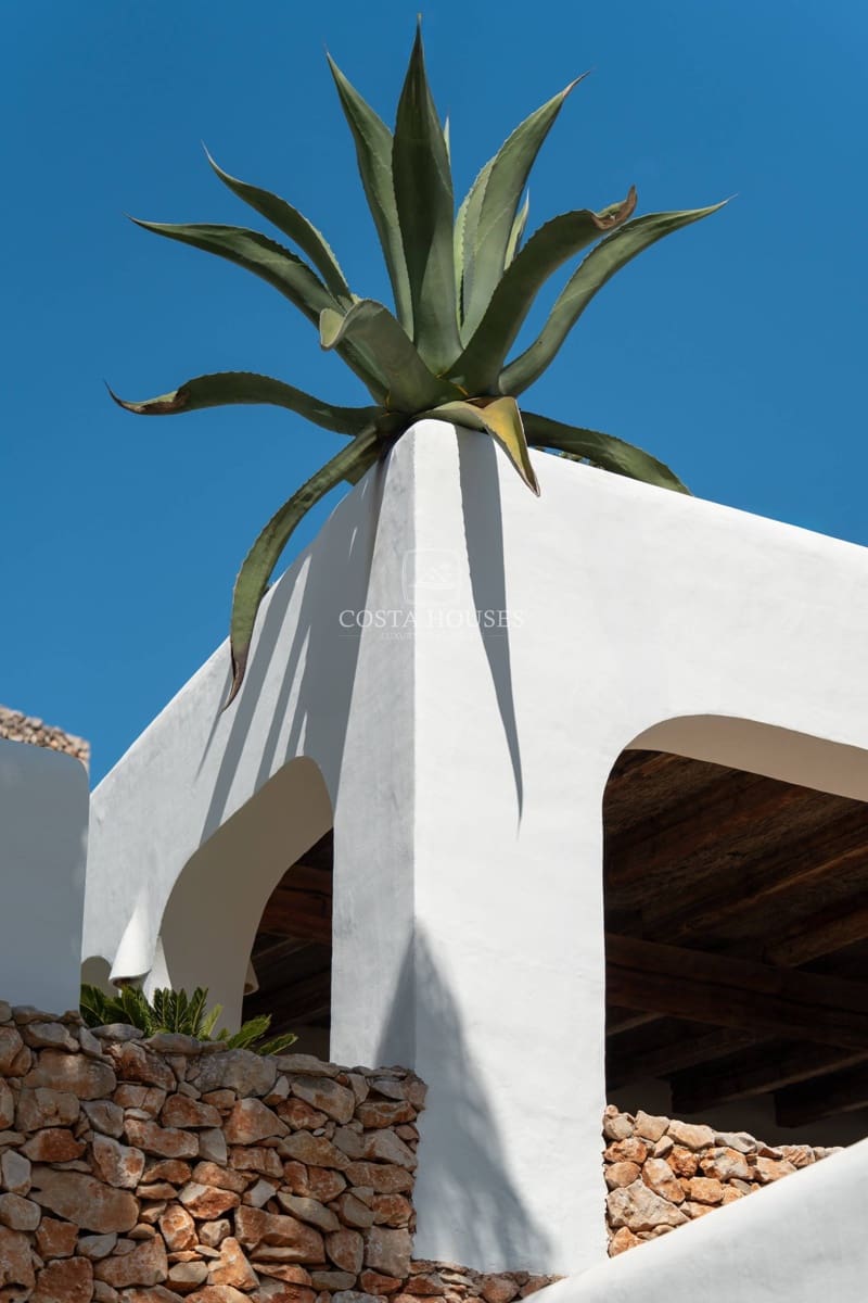 3 bedroom Villa for sale in Moraira with pool garage - € 1,995,000 (Ref: 9075026)