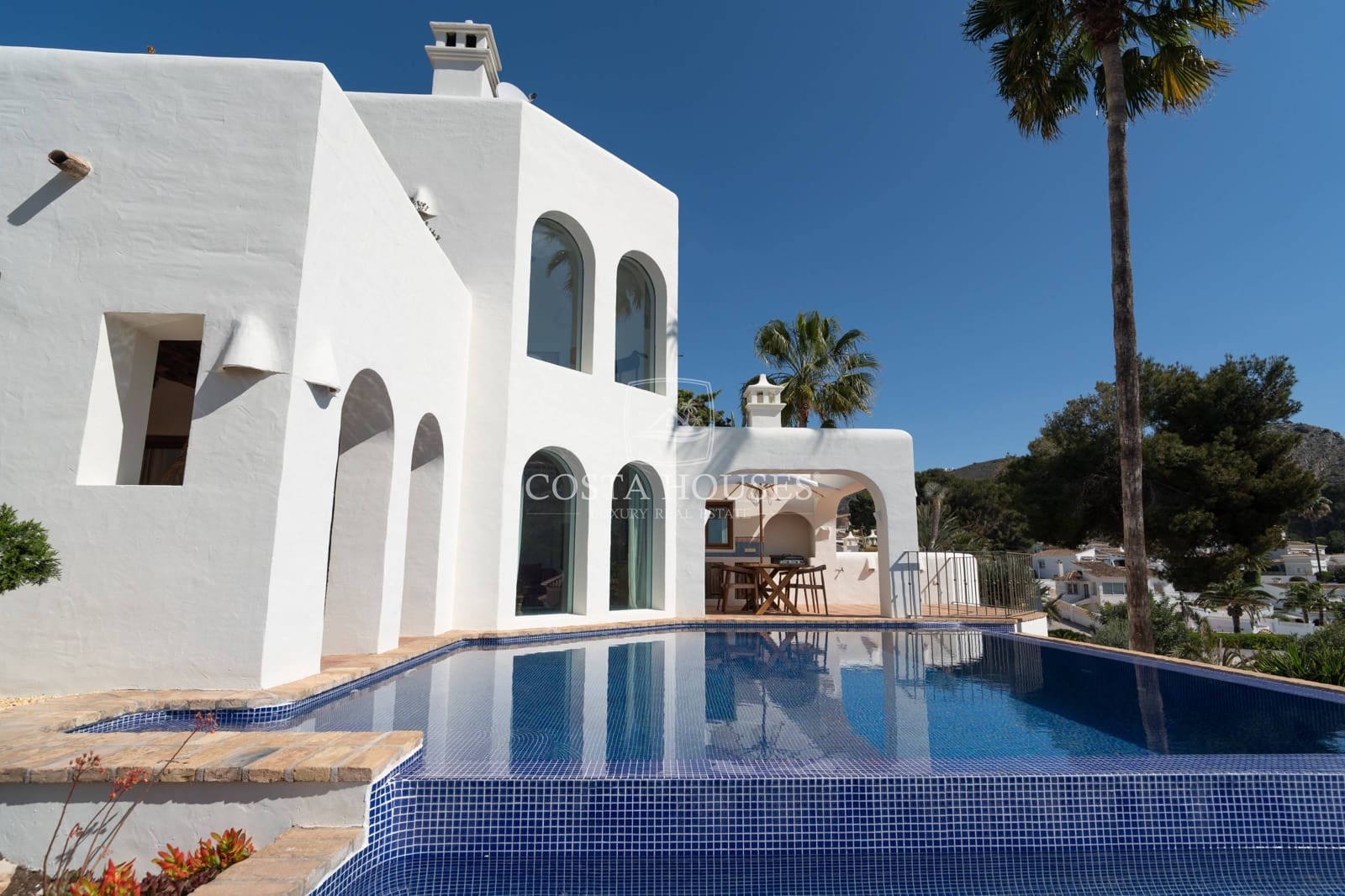 3 bedroom Villa for sale in Moraira with pool garage - € 1,995,000 (Ref: 9075026)