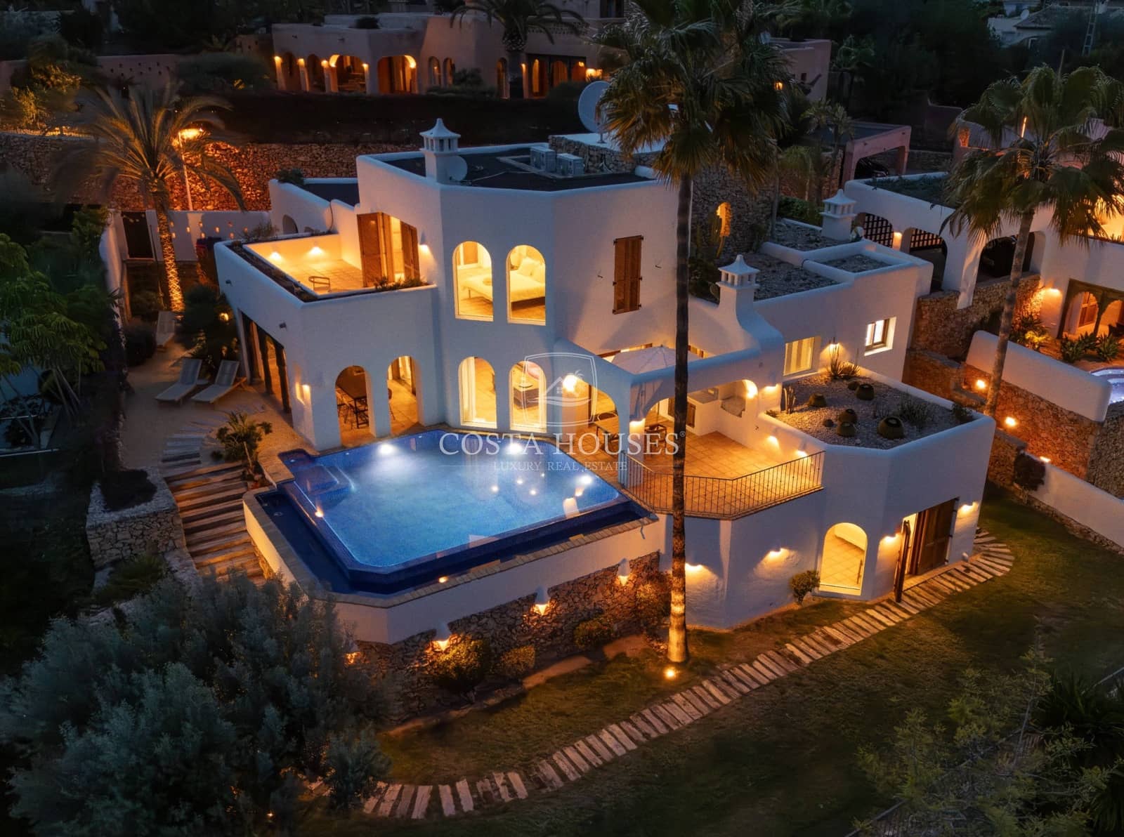 3 bedroom Villa for sale in Moraira with pool garage - € 1,995,000 (Ref: 9075026)