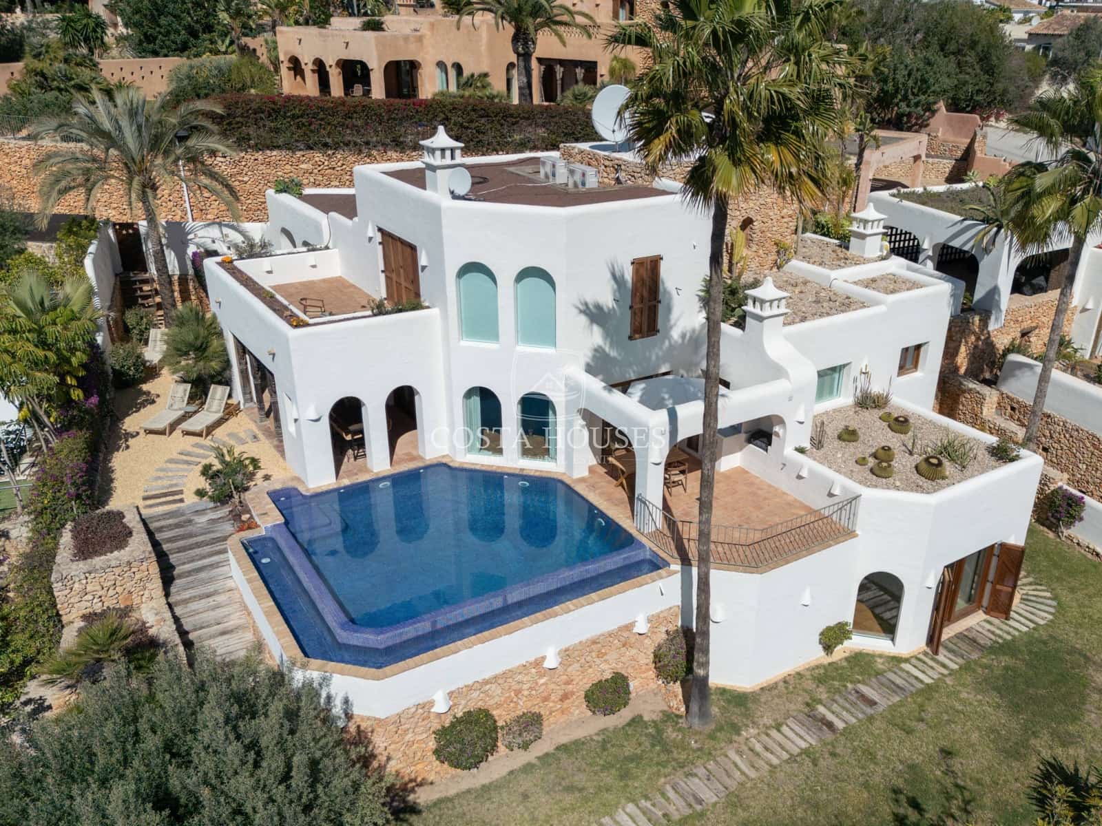 3 bedroom Villa for sale in Moraira with pool garage - € 1,995,000 (Ref: 9075026)