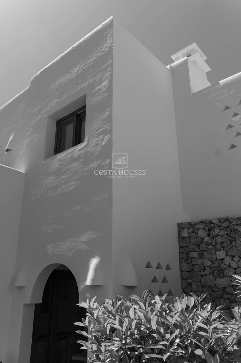 3 bedroom Villa for sale in Moraira with pool garage - € 1,995,000 (Ref: 9075026)