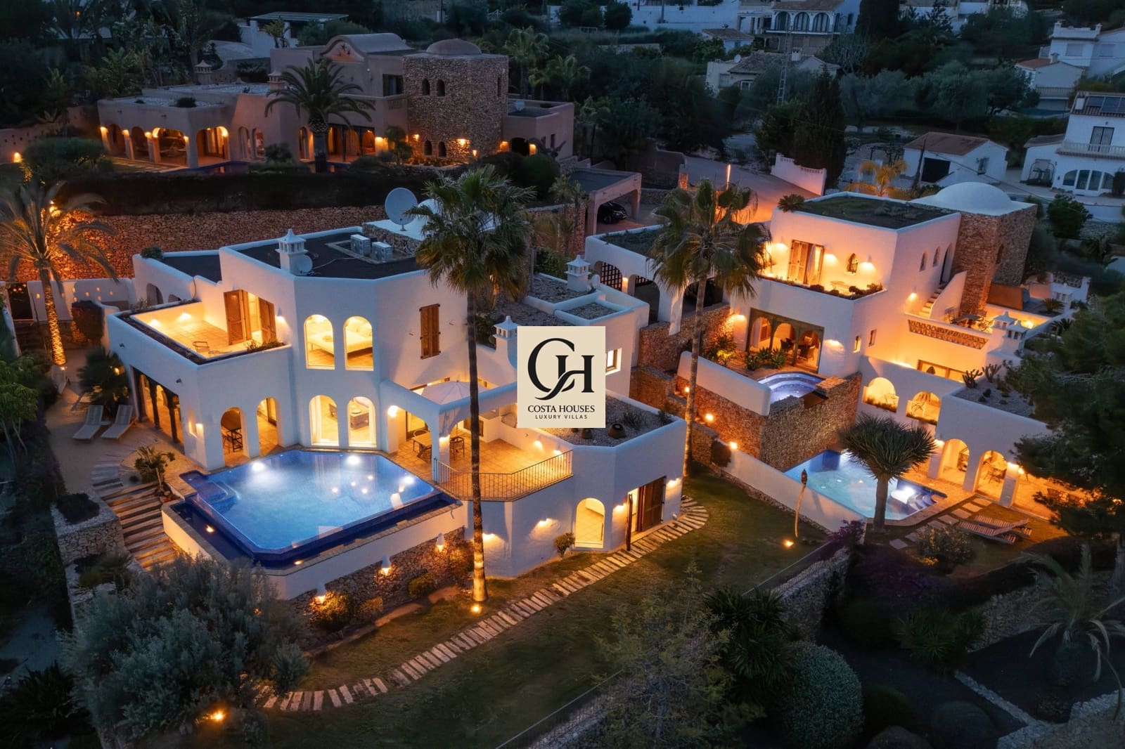 3 bedroom Villa for sale in Moraira with pool garage - € 1,995,000 (Ref: 9075026)