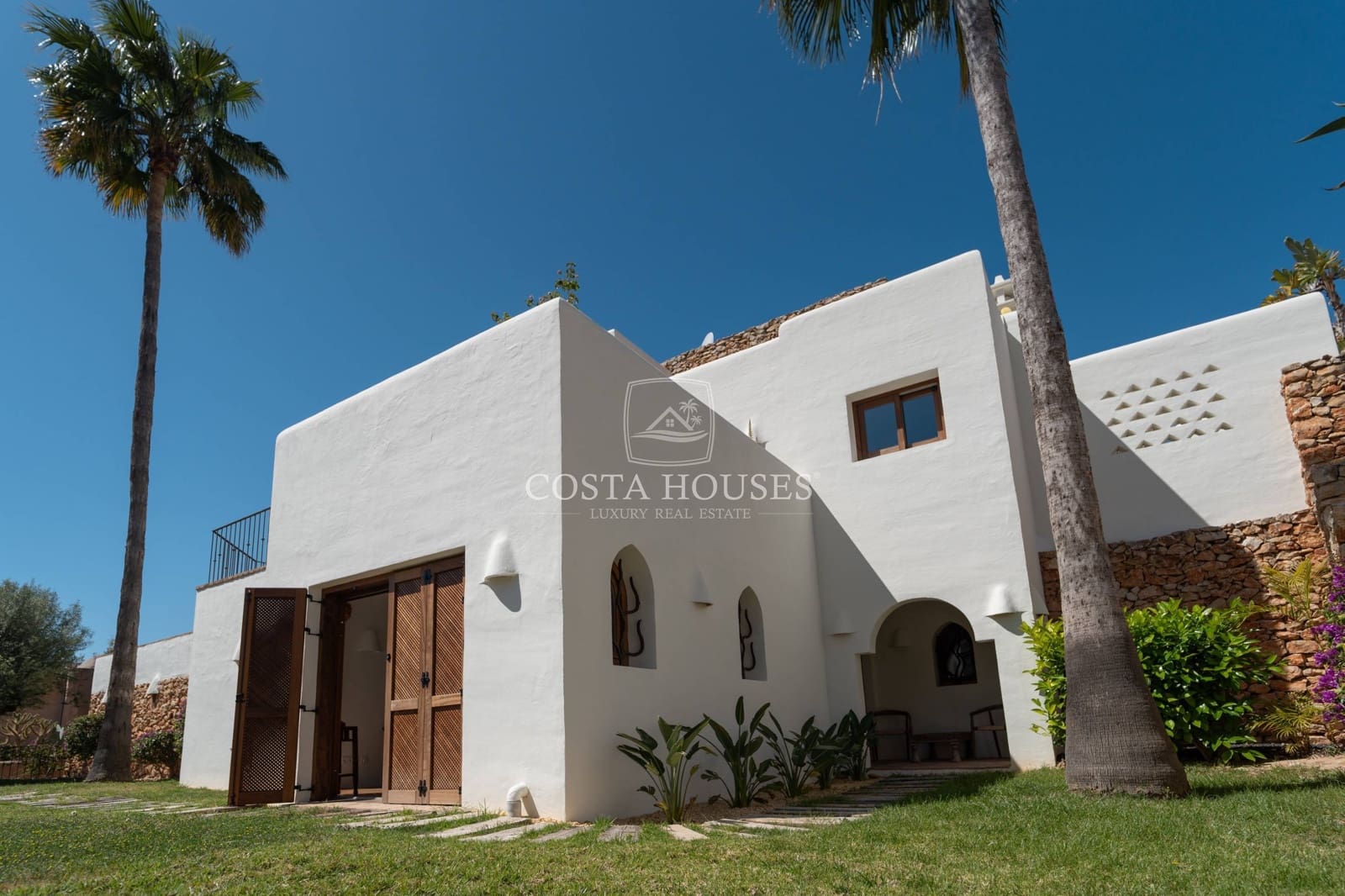 3 bedroom Villa for sale in Moraira with pool garage - € 1,995,000 (Ref: 9075026)