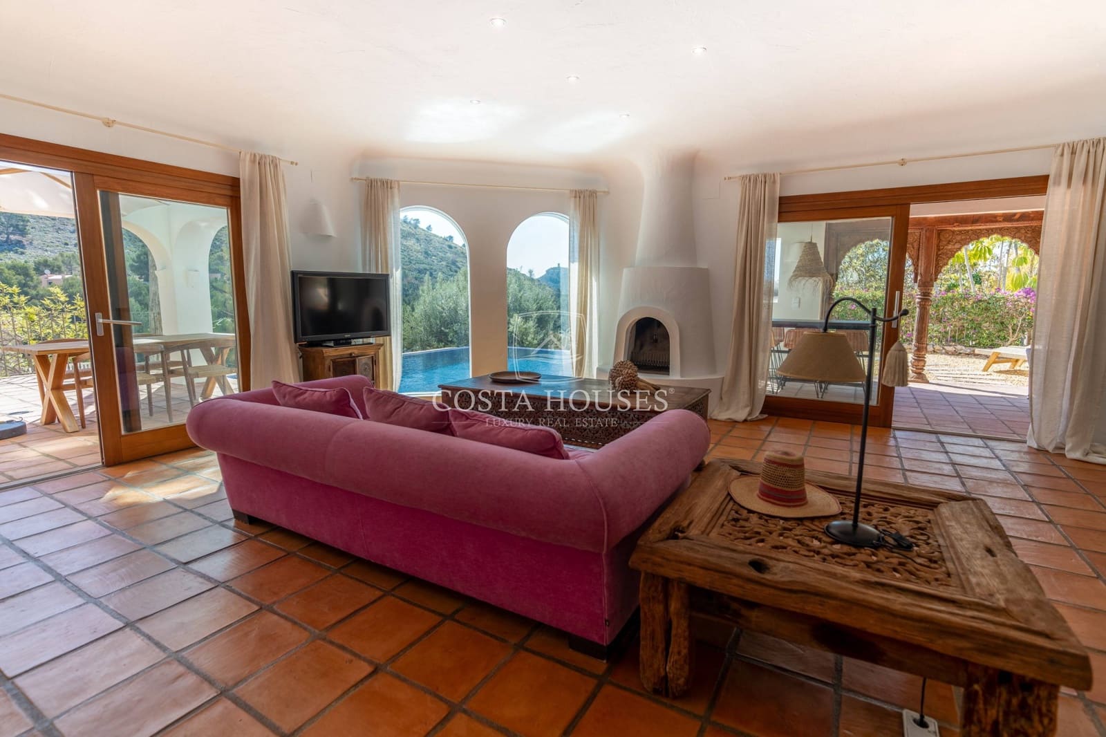3 bedroom Villa for sale in Moraira with pool garage - € 1,995,000 (Ref: 9075026)