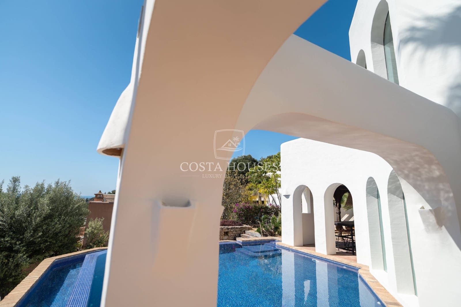 3 bedroom Villa for sale in Moraira with pool garage - € 1,995,000 (Ref: 9075026)