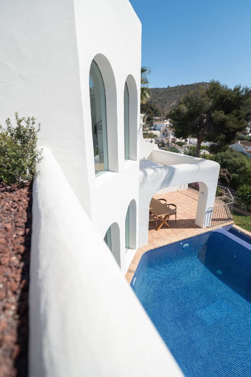 3 bedroom Villa for sale in Moraira with pool garage - € 1,995,000 (Ref: 9075026)