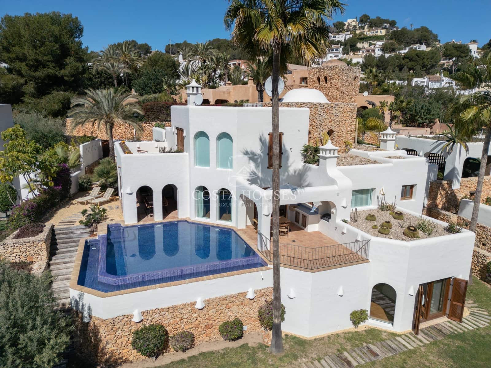 3 bedroom Villa for sale in Moraira with pool garage - € 1,995,000 (Ref: 9075026)