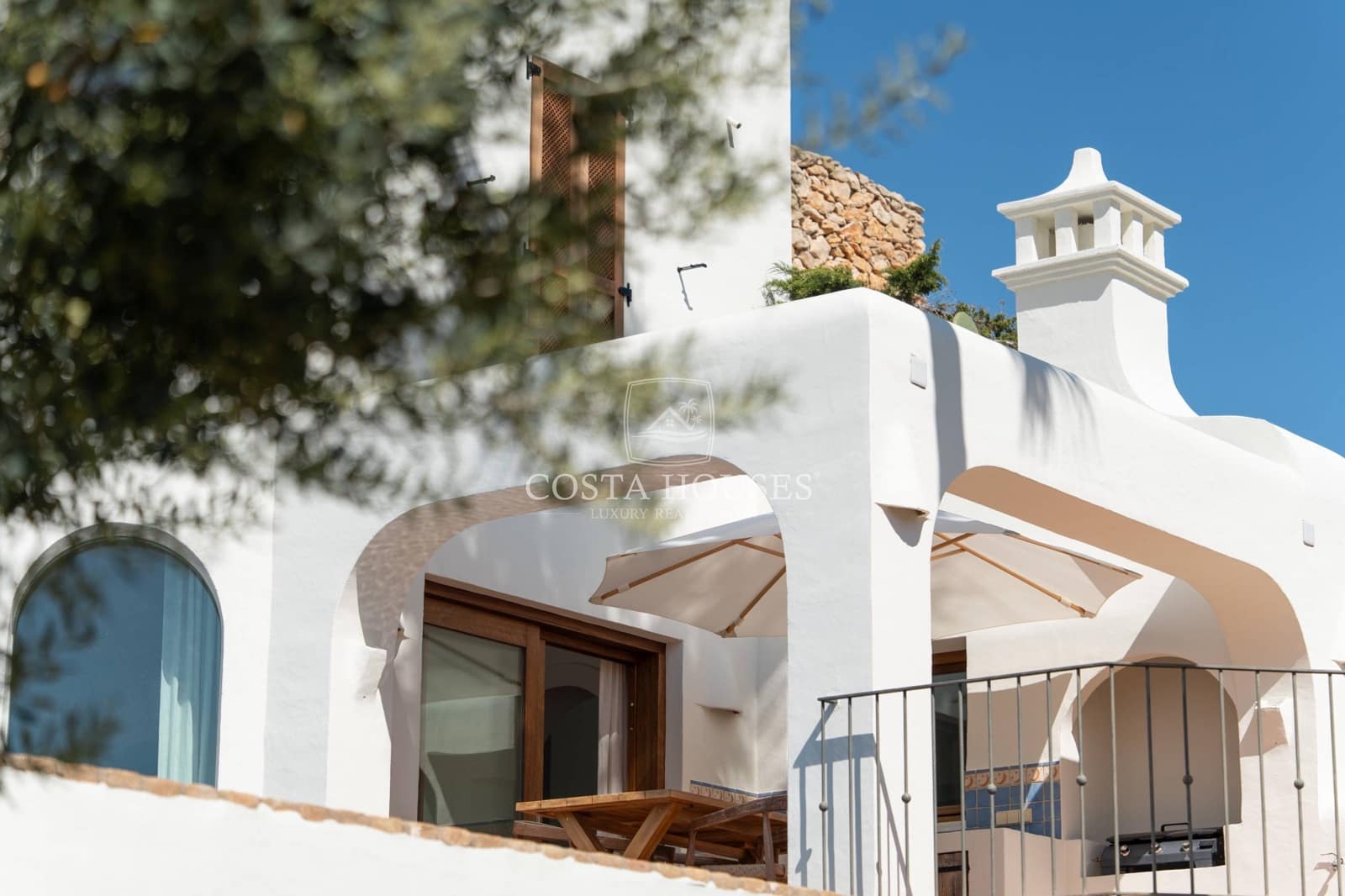 3 bedroom Villa for sale in Moraira with pool garage - € 1,995,000 (Ref: 9075026)