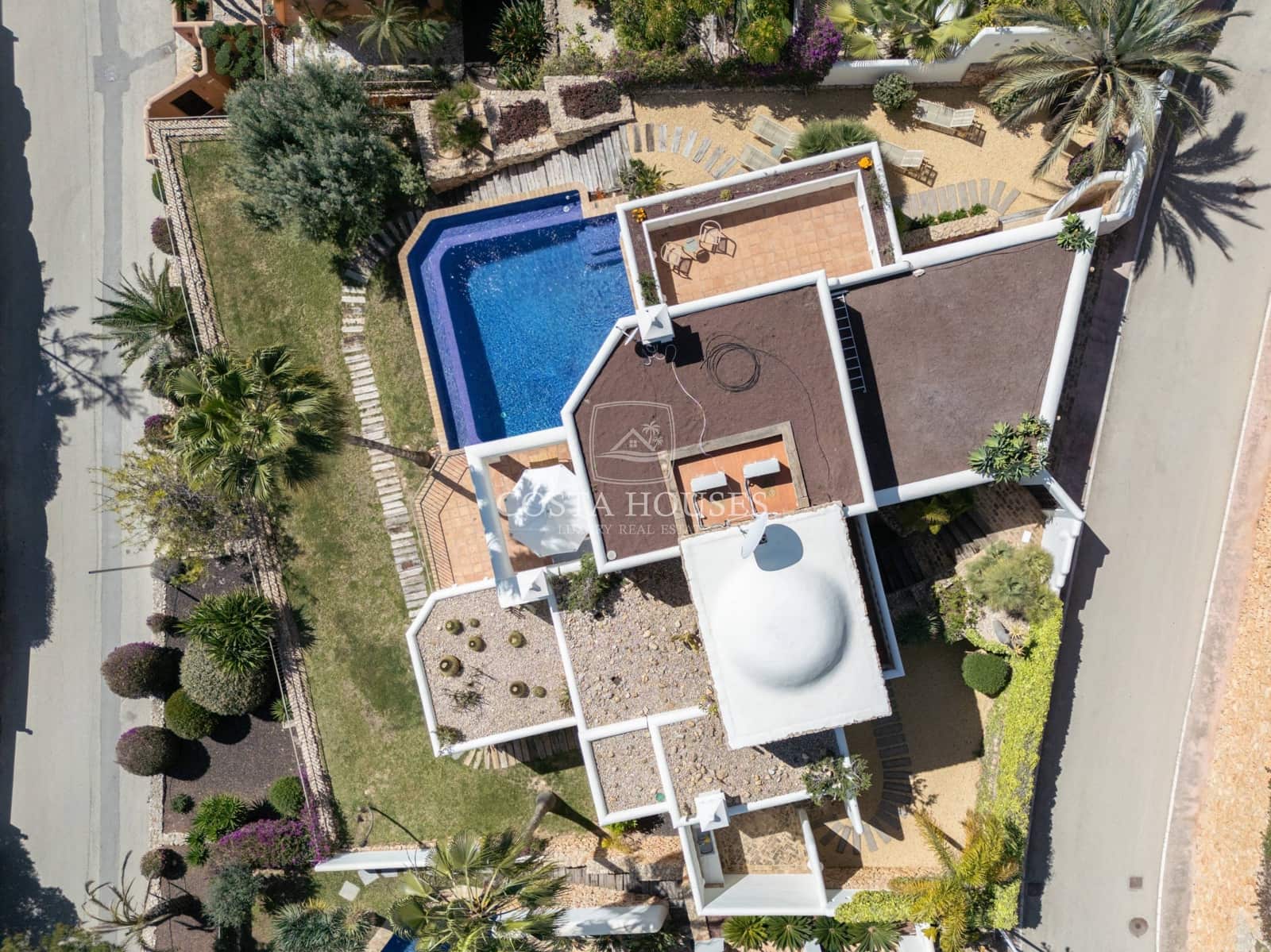 3 bedroom Villa for sale in Moraira with pool garage - € 1,995,000 (Ref: 9075026)