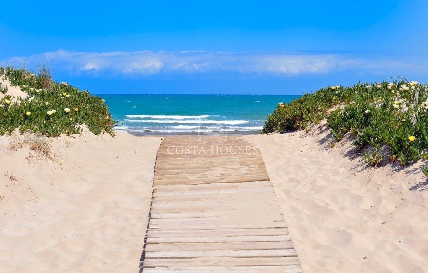 4 bedroom Villa for sale in Denia with pool - € 1,890,000 (Ref: 9075799)