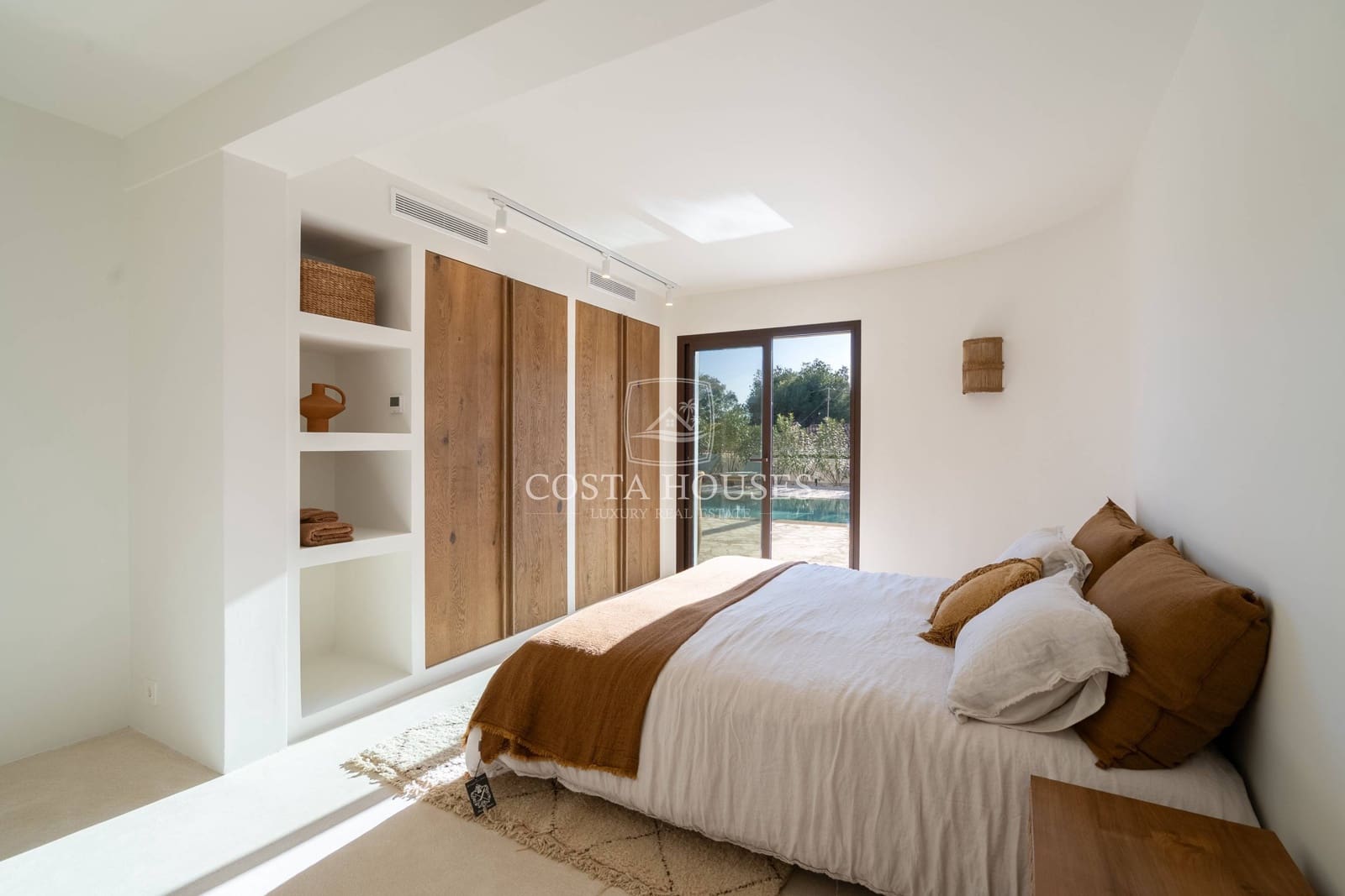 5 bedroom Villa for sale in Benissa with pool garage - € 2,795,000 (Ref: 9096509)