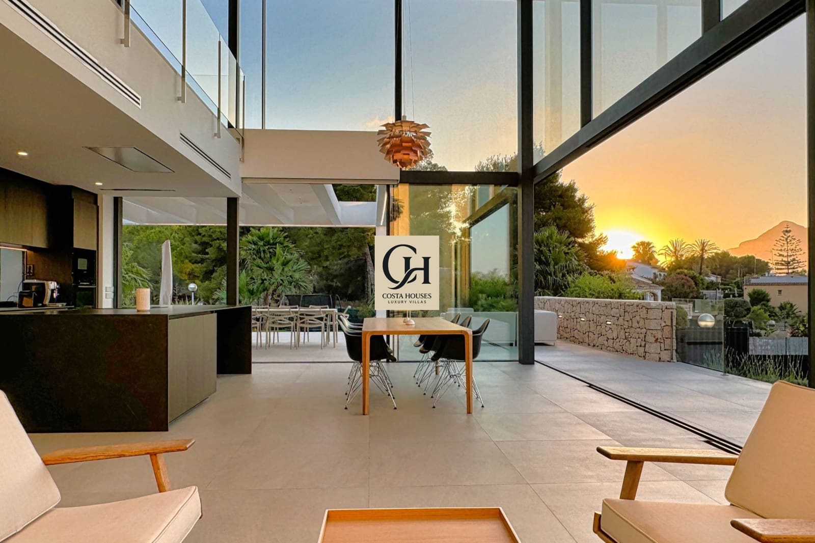 5 bedroom Villa for sale in Arenal with pool garage - € 2,500,000 (Ref: 9124958)