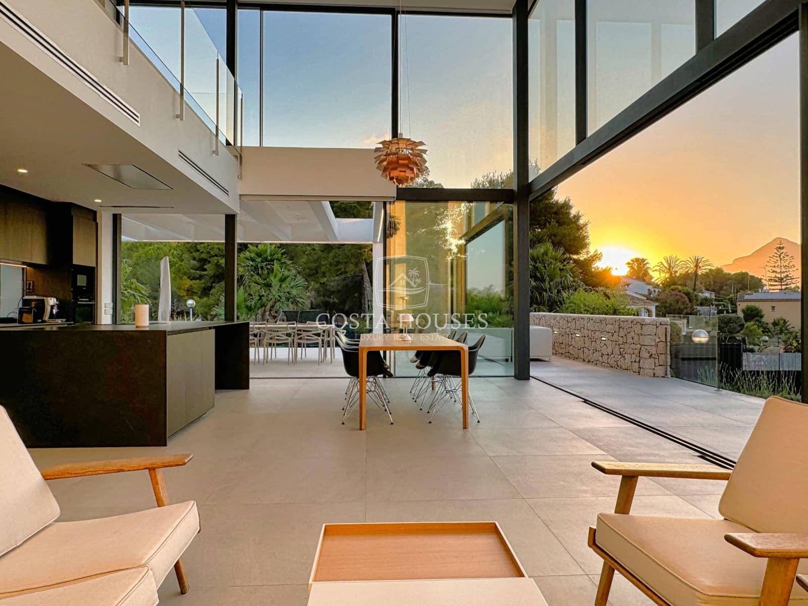 5 bedroom Villa for sale in Arenal with pool garage - € 2,500,000 (Ref: 9124958)