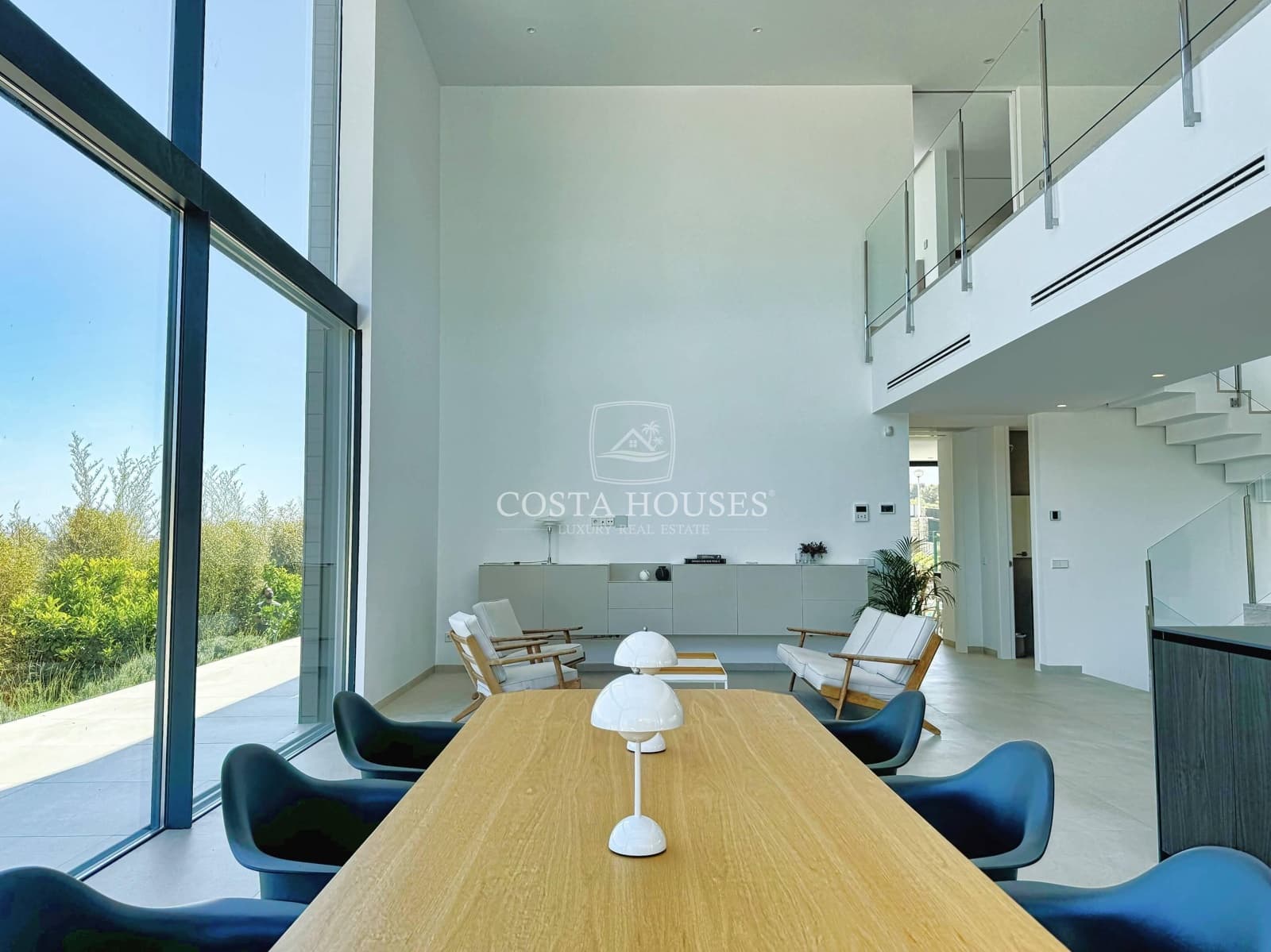 5 bedroom Villa for sale in Arenal with pool garage - € 2,500,000 (Ref: 9124958)