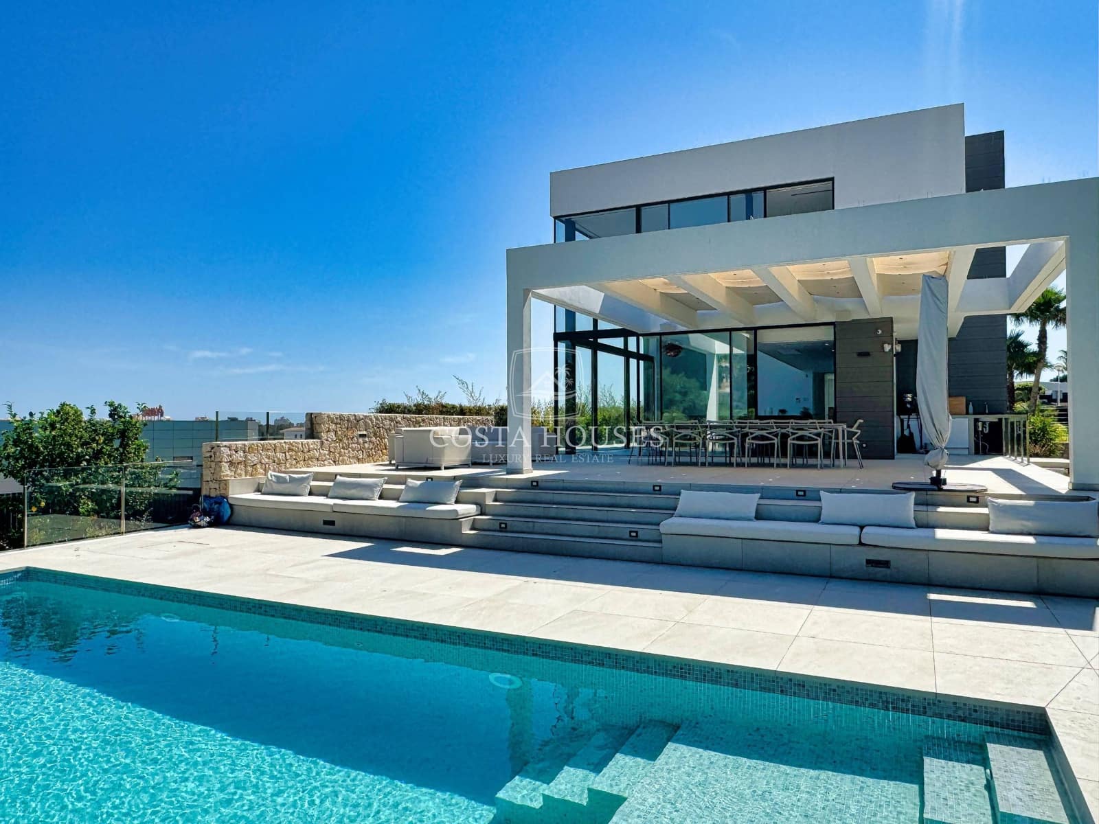 5 bedroom Villa for sale in Arenal with pool garage - € 2,500,000 (Ref: 9124958)