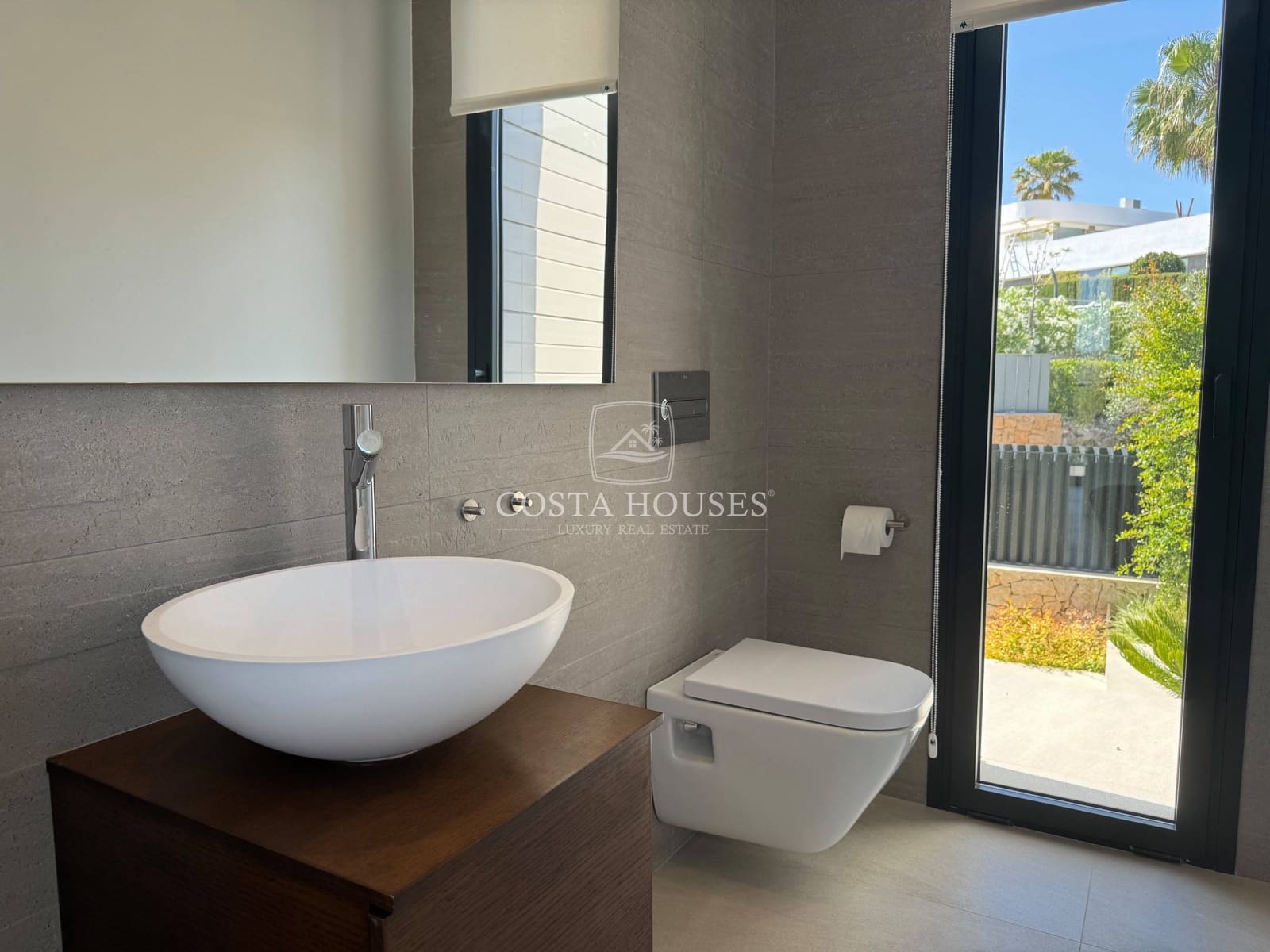 5 bedroom Villa for sale in Arenal with pool garage - € 2,500,000 (Ref: 9124958)