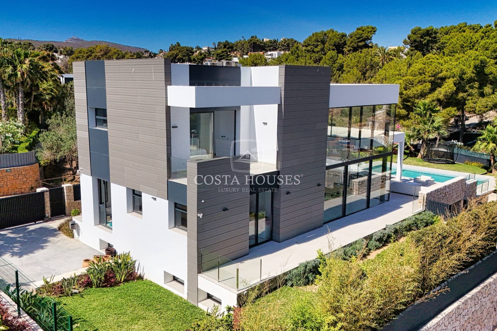 5 bedroom Villa for sale in Arenal with pool garage - € 2,500,000 (Ref: 9124958)