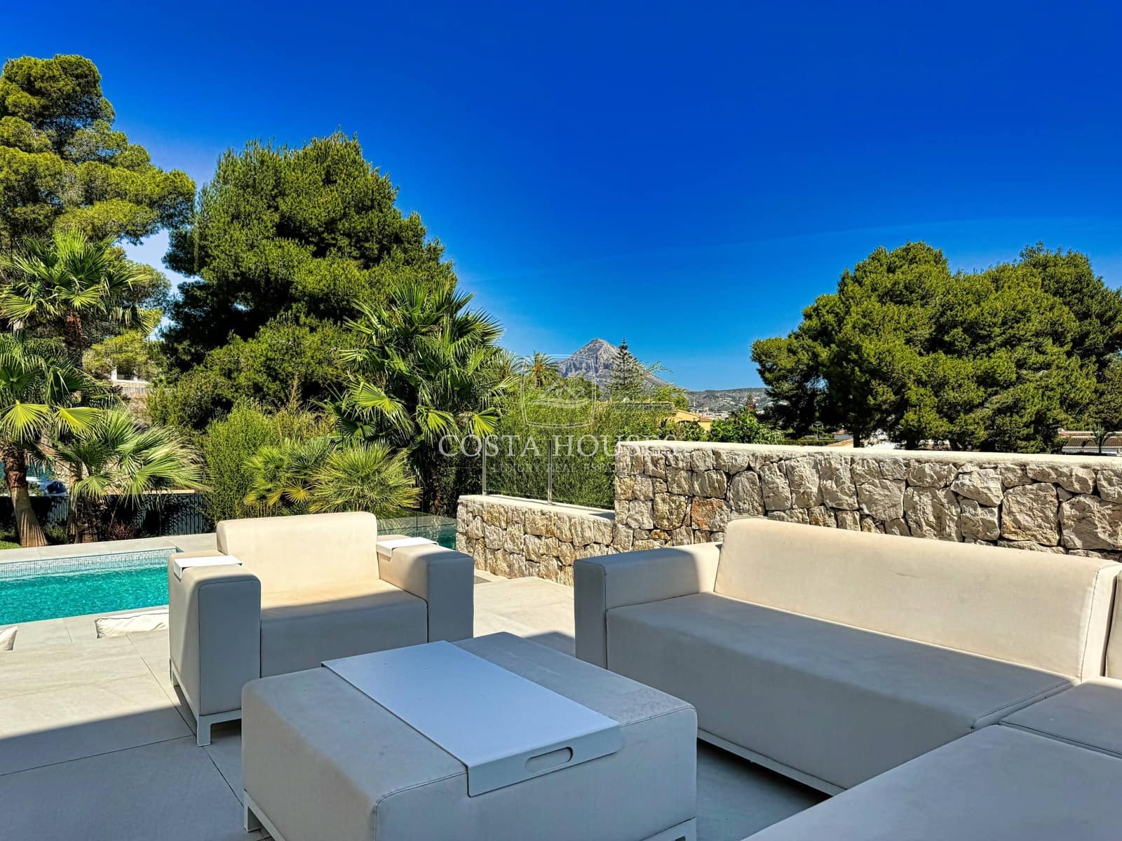 5 bedroom Villa for sale in Arenal with pool garage - € 2,500,000 (Ref: 9124958)