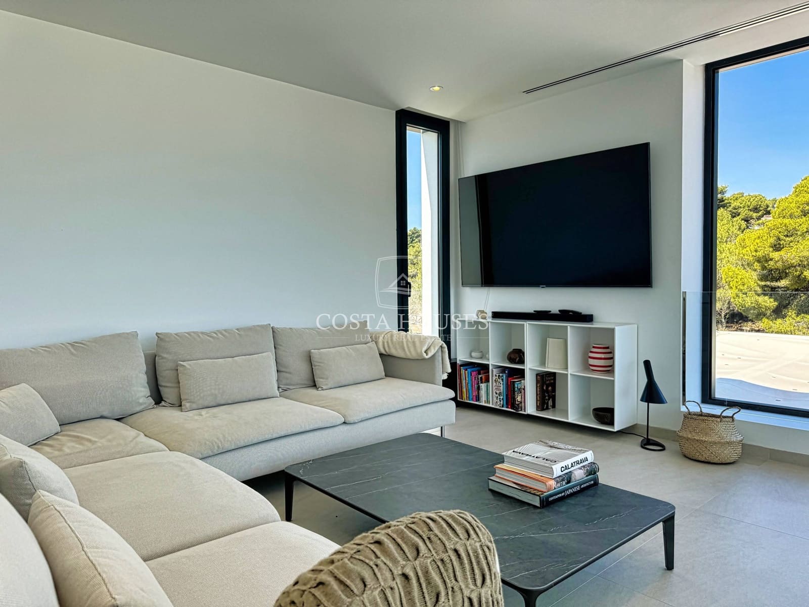 5 bedroom Villa for sale in Arenal with pool garage - € 2,500,000 (Ref: 9124958)