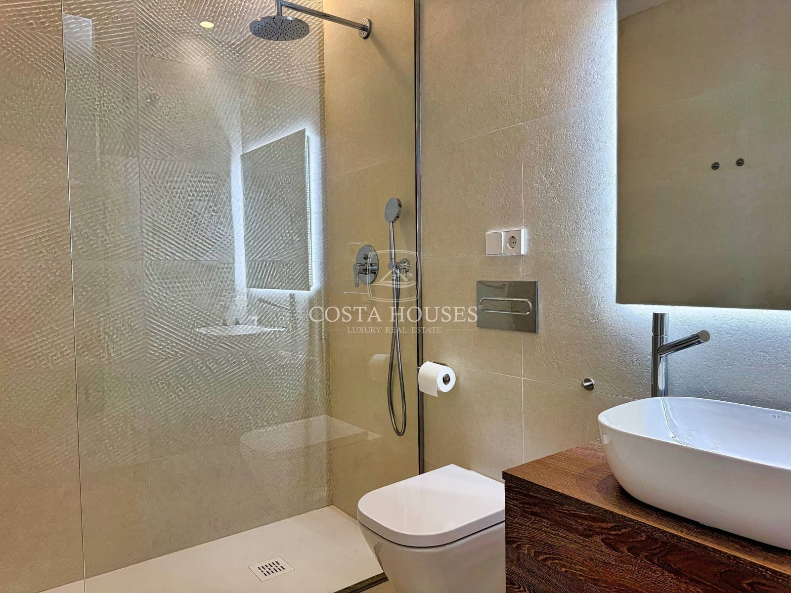 5 bedroom Villa for sale in Arenal with pool garage - € 2,500,000 (Ref: 9124958)