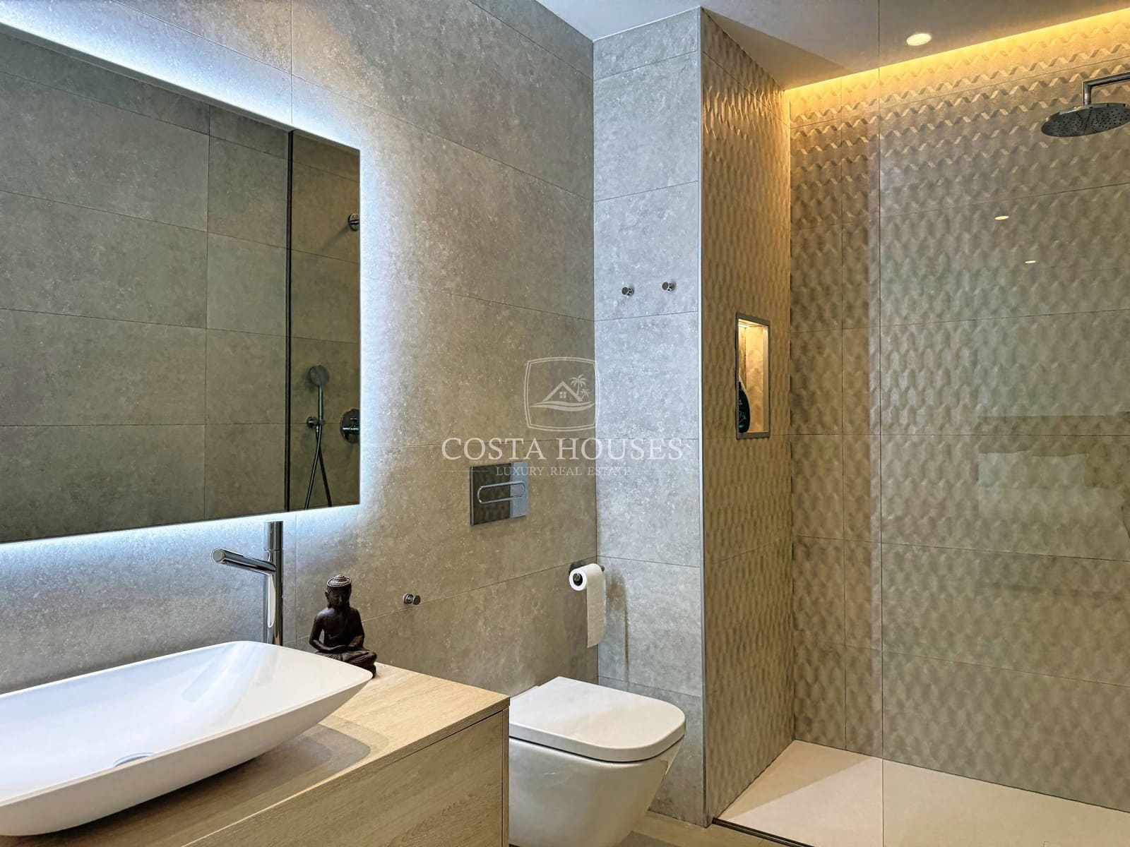 5 bedroom Villa for sale in Arenal with pool garage - € 2,500,000 (Ref: 9124958)