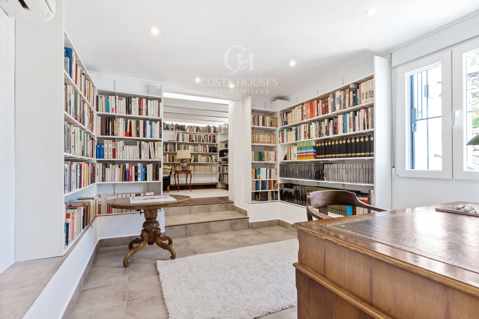 4 soveværelse Villa til salg i Pinosol med swimmingpool - € 1.090.000 (Ref: 9147043)