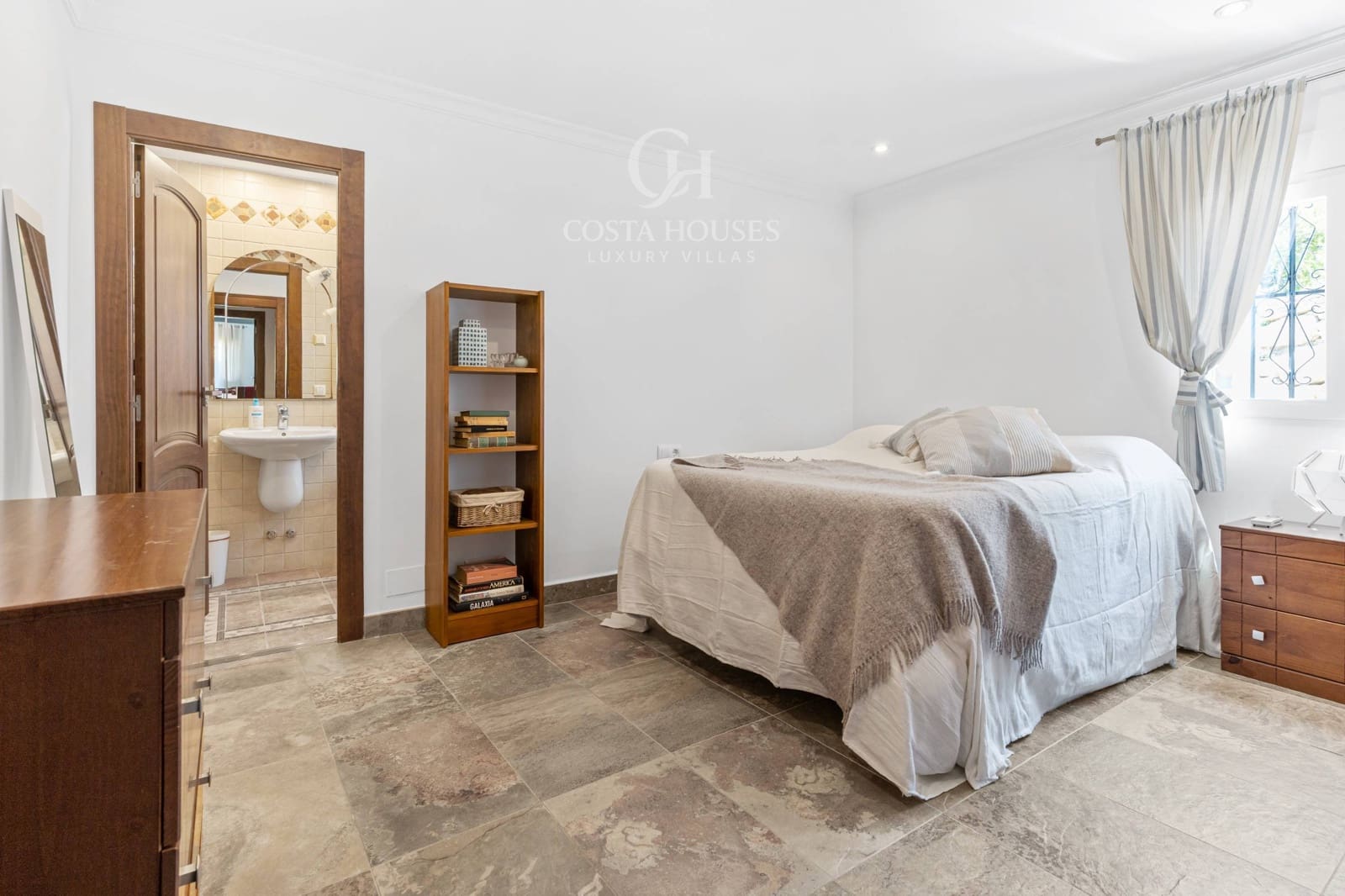 4 soveværelse Villa til salg i Pinosol med swimmingpool - € 1.090.000 (Ref: 9147043)