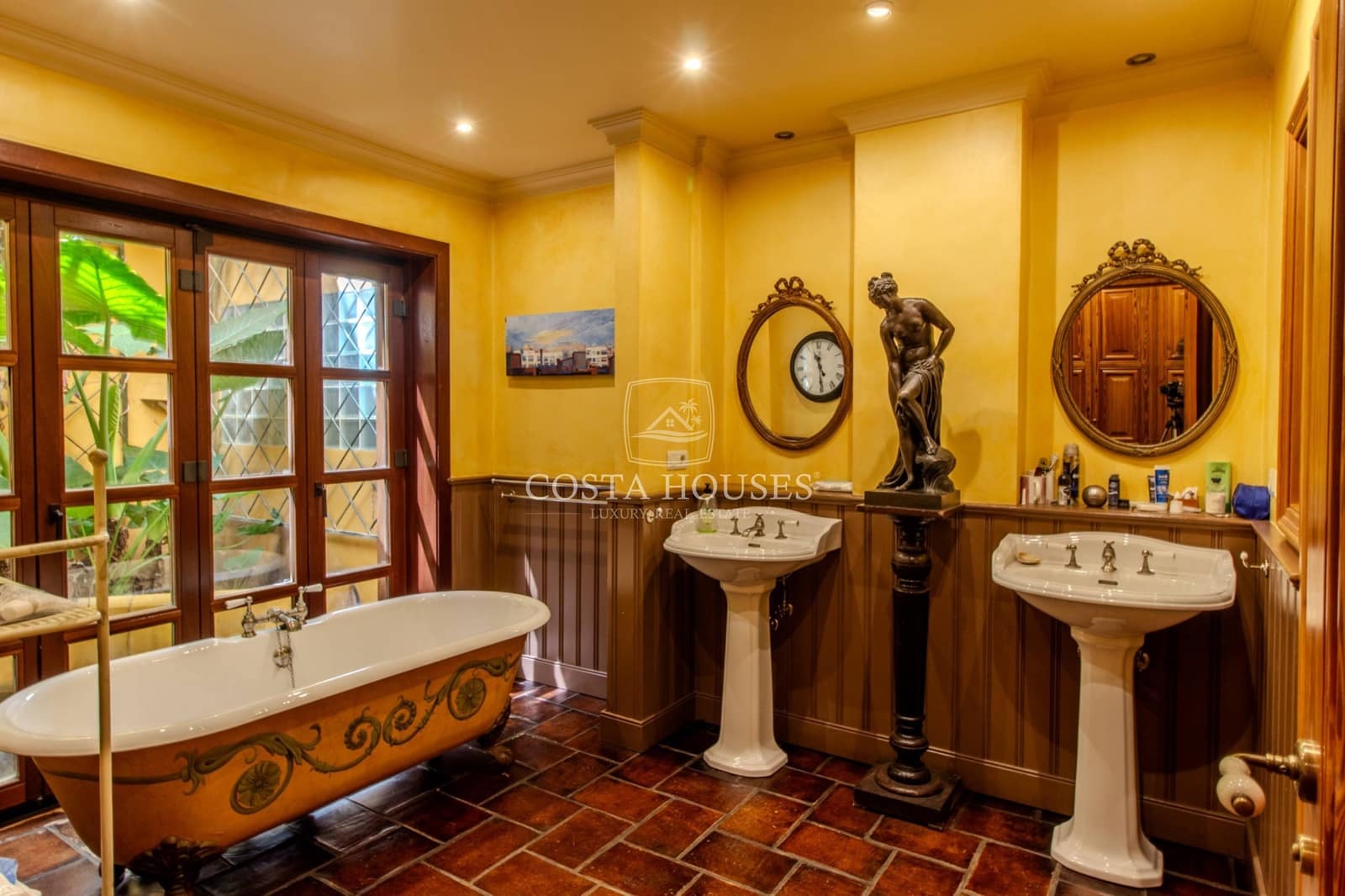 4 bedroom Townhouse for sale in Denia with garage - € 1,350,000 (Ref: 9164805)