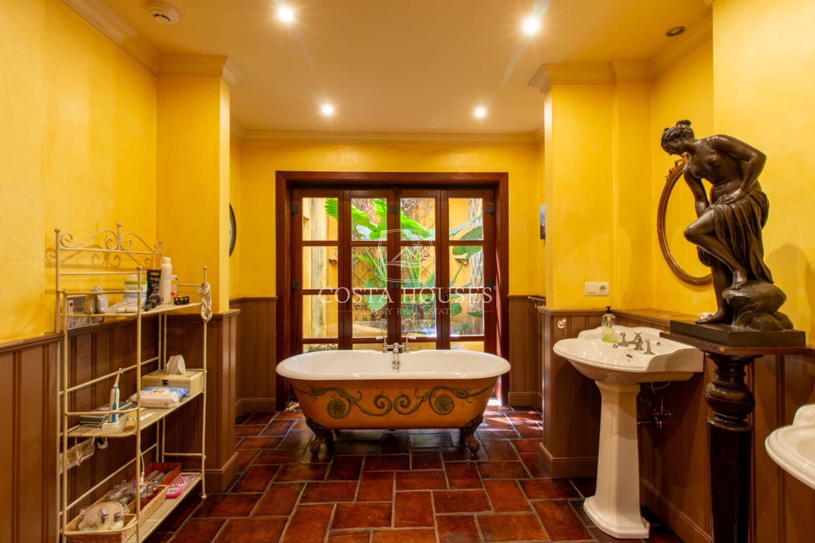 4 bedroom Townhouse for sale in Denia with garage - € 1,350,000 (Ref: 9164805)