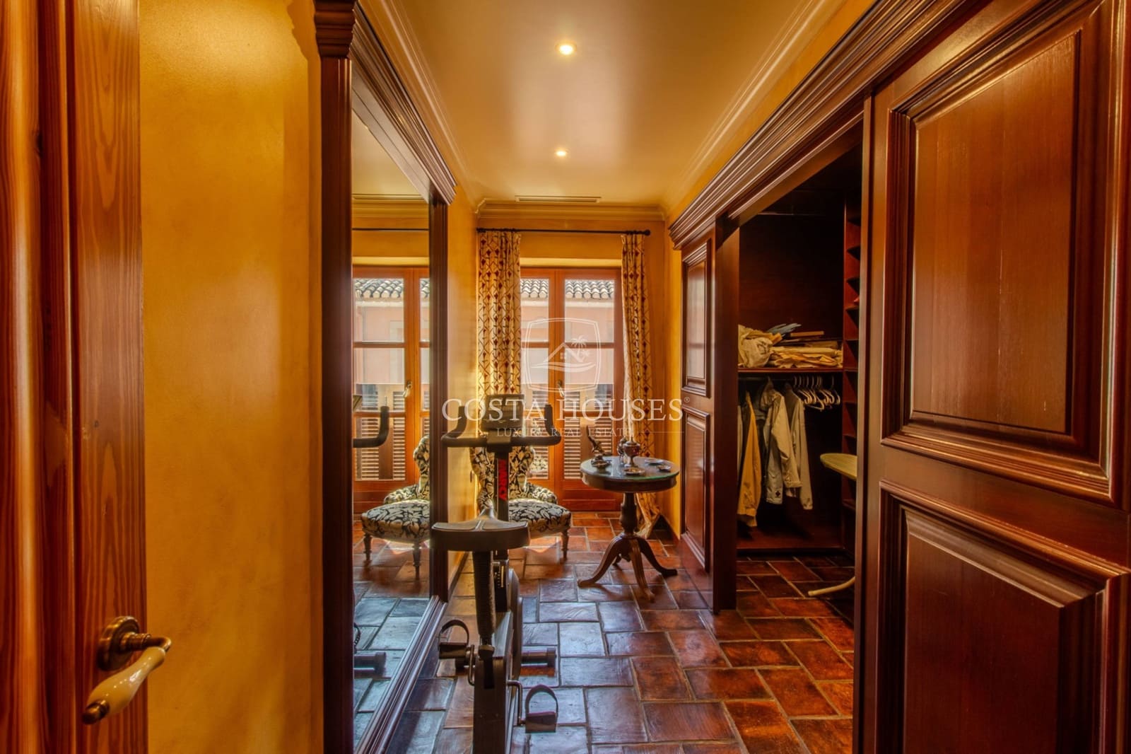 4 bedroom Townhouse for sale in Denia with garage - € 1,350,000 (Ref: 9164805)