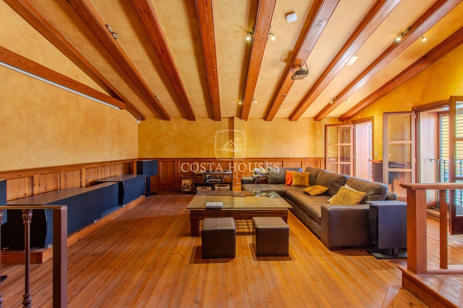 4 bedroom Townhouse for sale in Denia with garage - € 1,350,000 (Ref: 9164805)