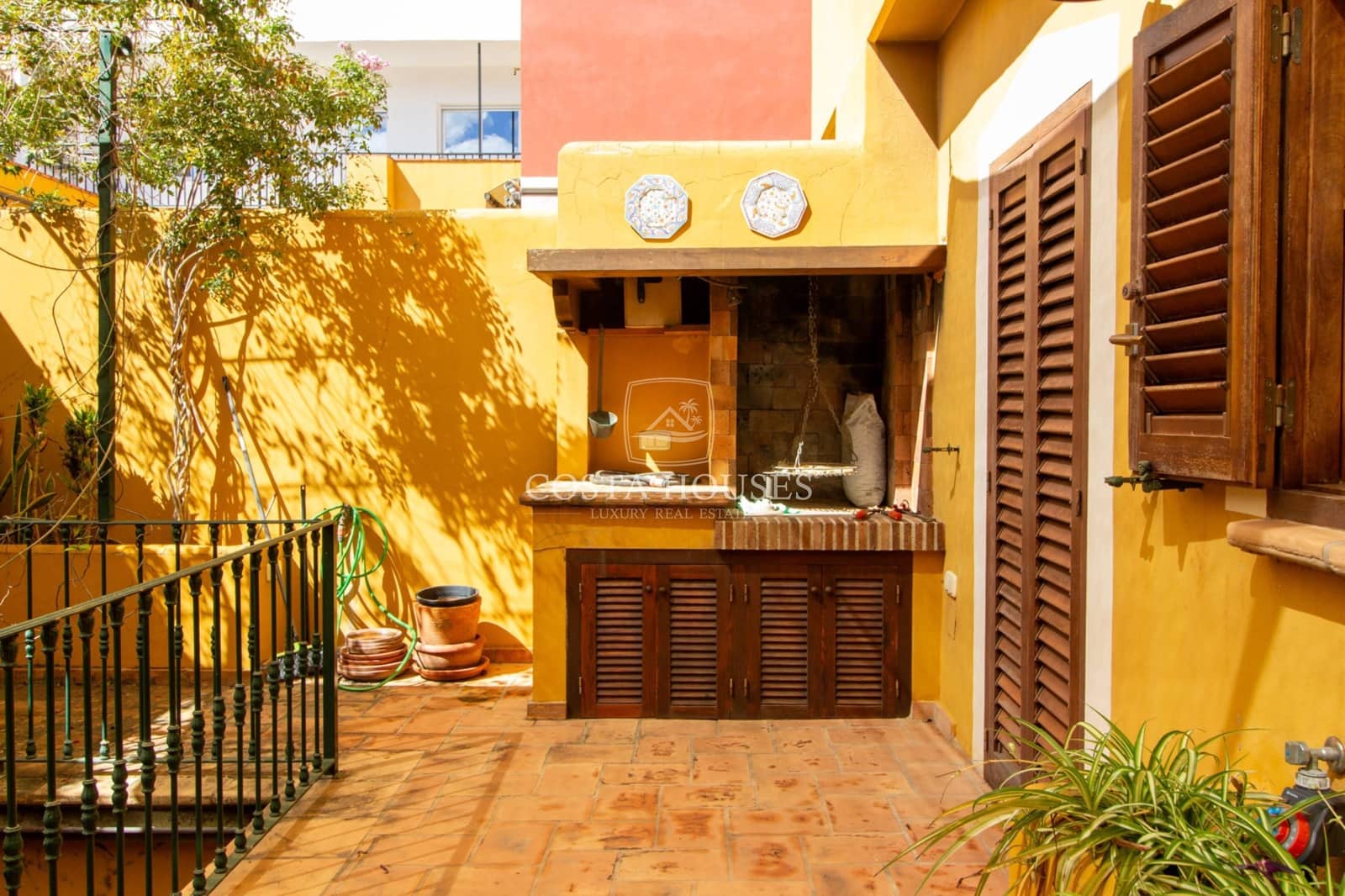 4 bedroom Townhouse for sale in Denia with garage - € 1,350,000 (Ref: 9164805)