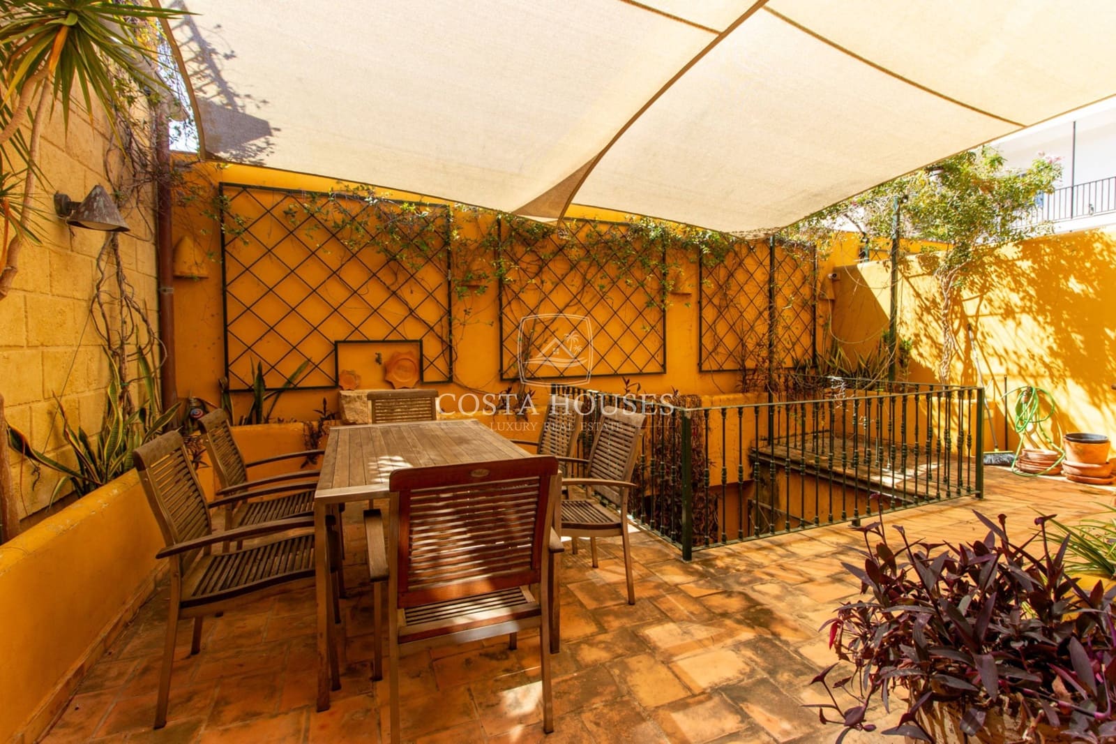 4 bedroom Townhouse for sale in Denia with garage - € 1,350,000 (Ref: 9164805)