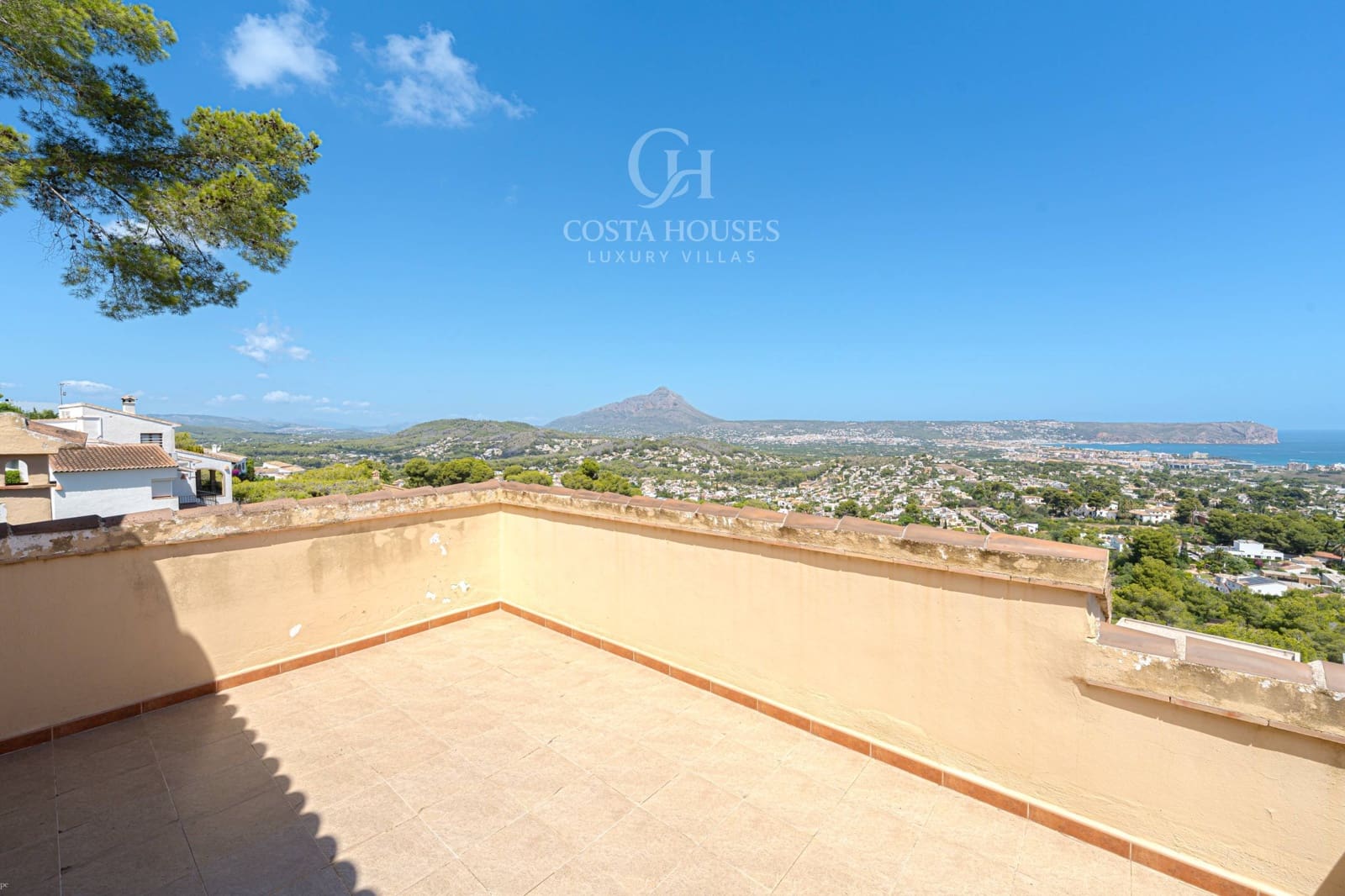 4 makuuhuone Huvila myytävänä paikassa Javea / Xabia mukana 
autotalli - 1 350 000 € (Ref: 9165718)