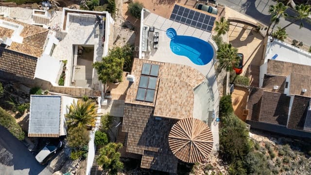 3 soverom Villa til salgs i Moraira, Teulada-Moraira med svømmebasseng garasje - € 1 550 000 (Ref: 9177717)