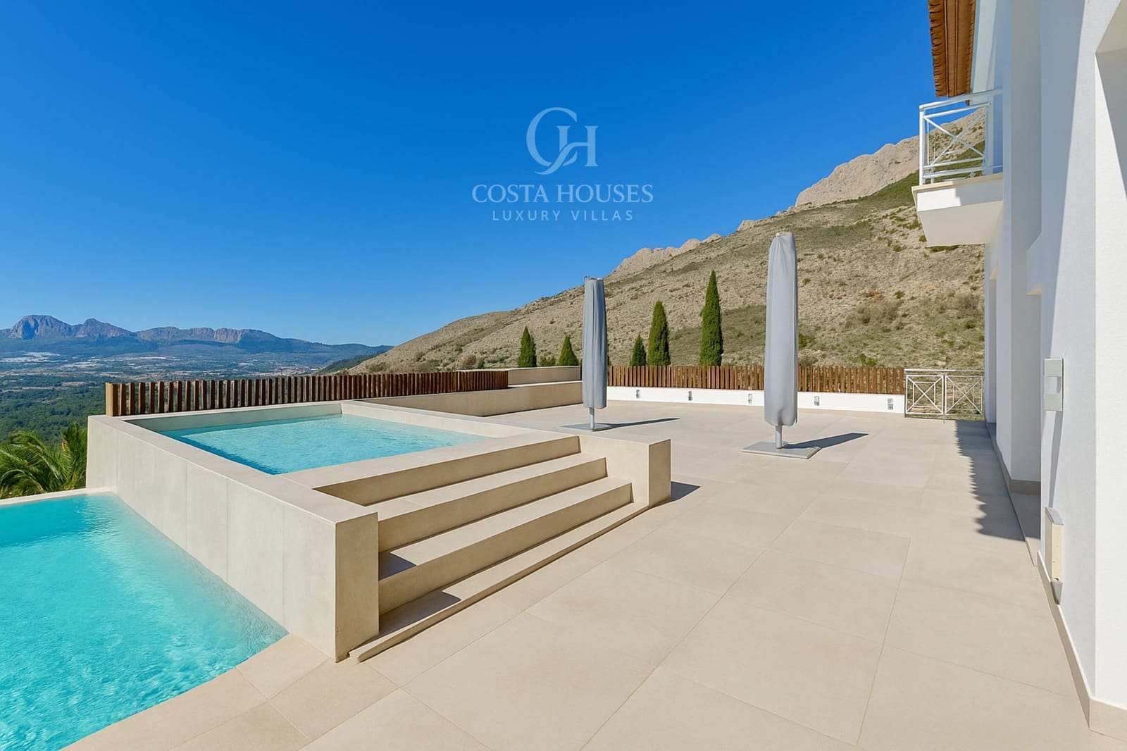 7 bedroom Villa for sale in Altea with pool garage - € 2,650,000 (Ref: 9257247)