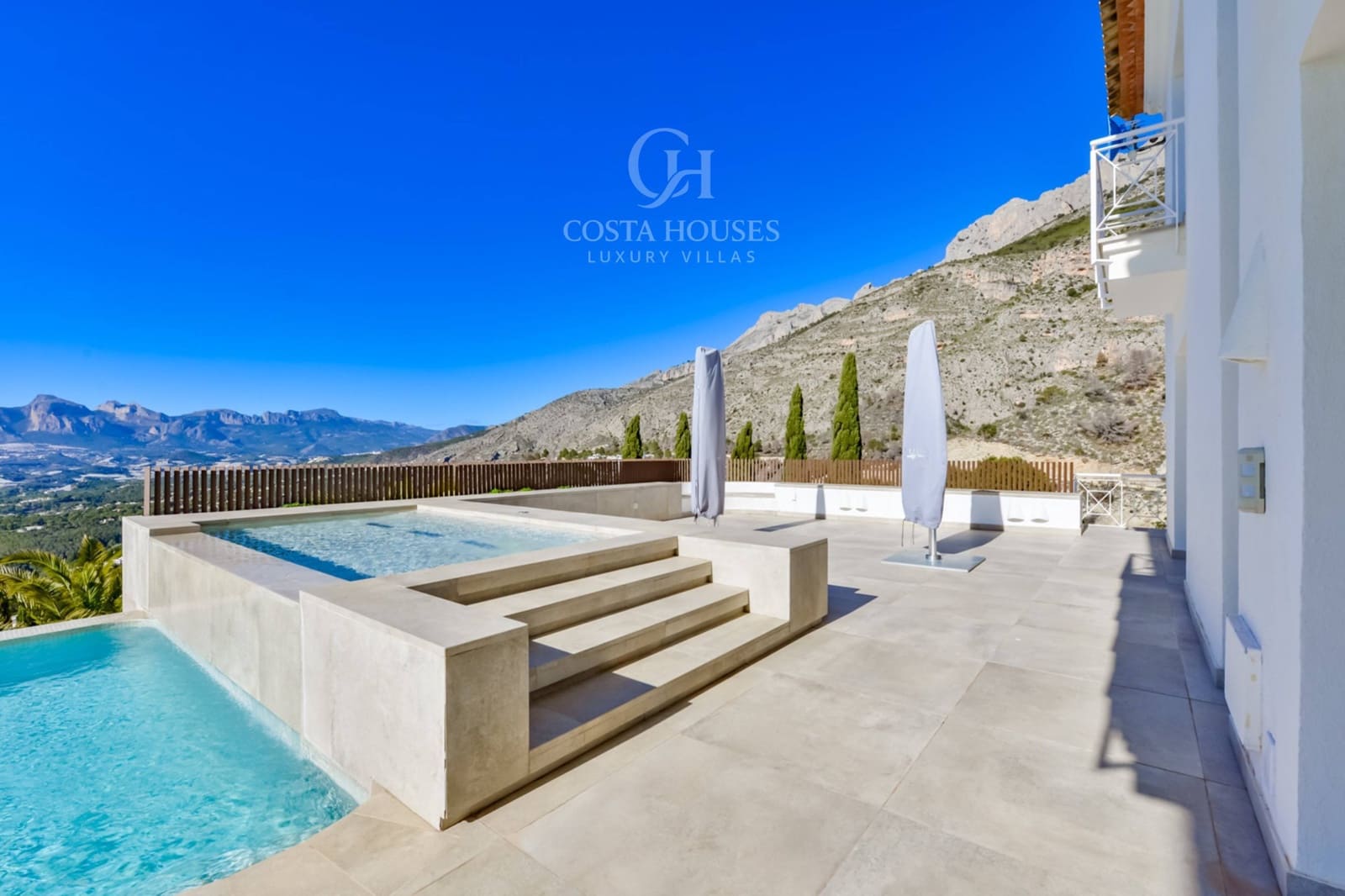 7 bedroom Villa for sale in Altea with pool garage - € 2,650,000 (Ref: 9257247)