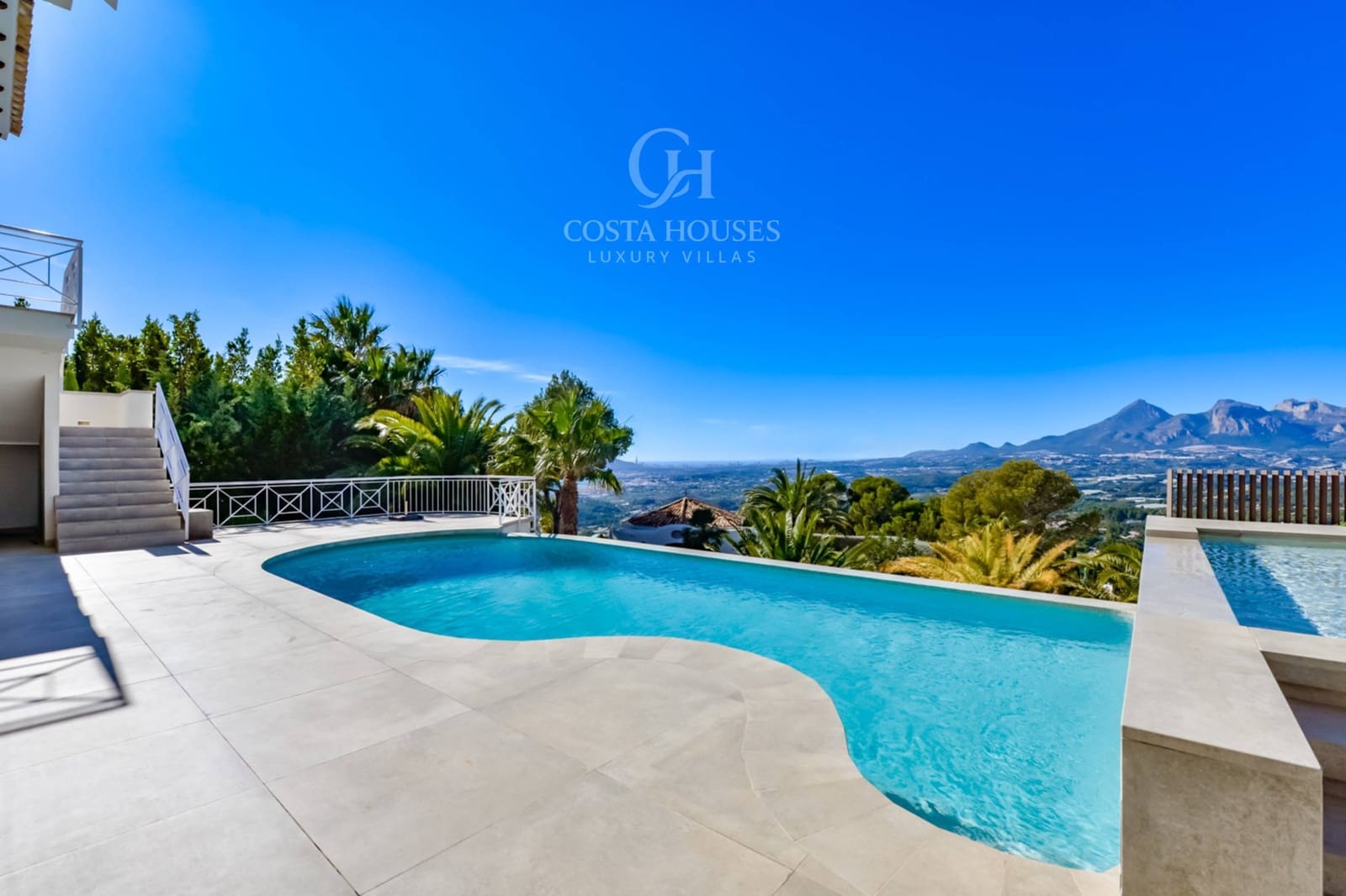 7 bedroom Villa for sale in Altea with pool garage - € 2,650,000 (Ref: 9257247)
