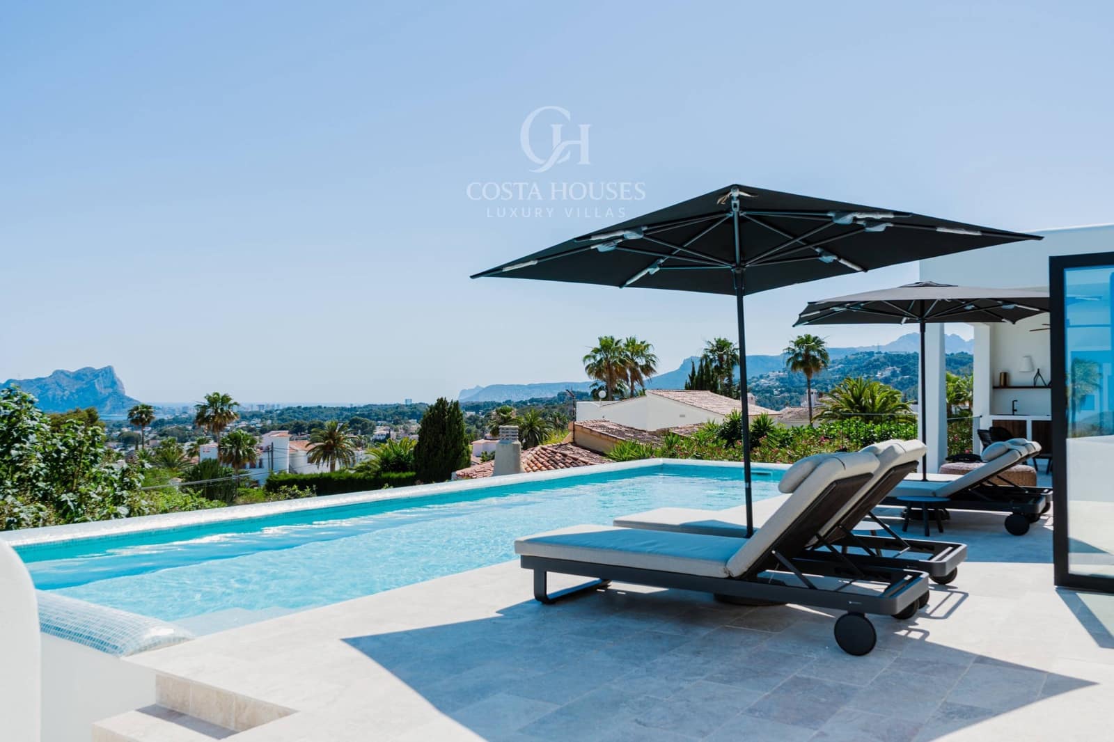 4 makuuhuone Huvila myytävänä paikassa Benissa mukana uima-altaan 
autotalli - 3 450 000 € (Ref: 9262532)